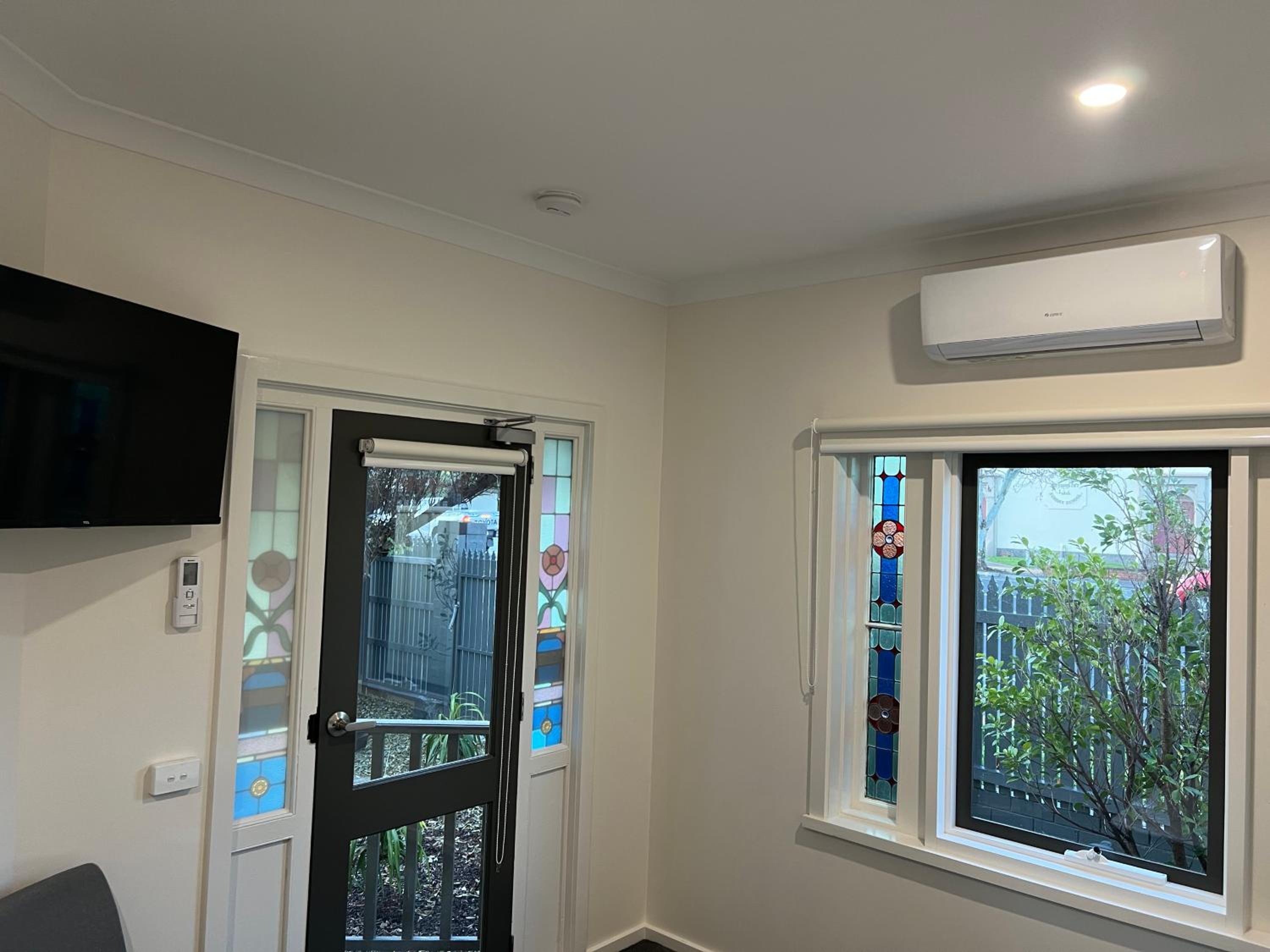 Deluxe King Room - Photo 17