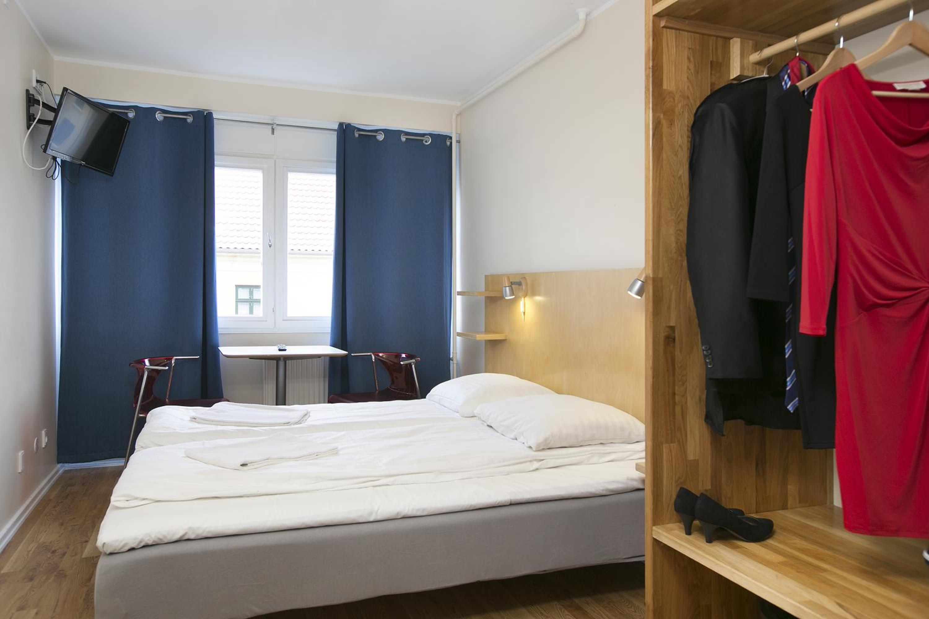 Double or Twin Room with Shared Bathroom photo 3