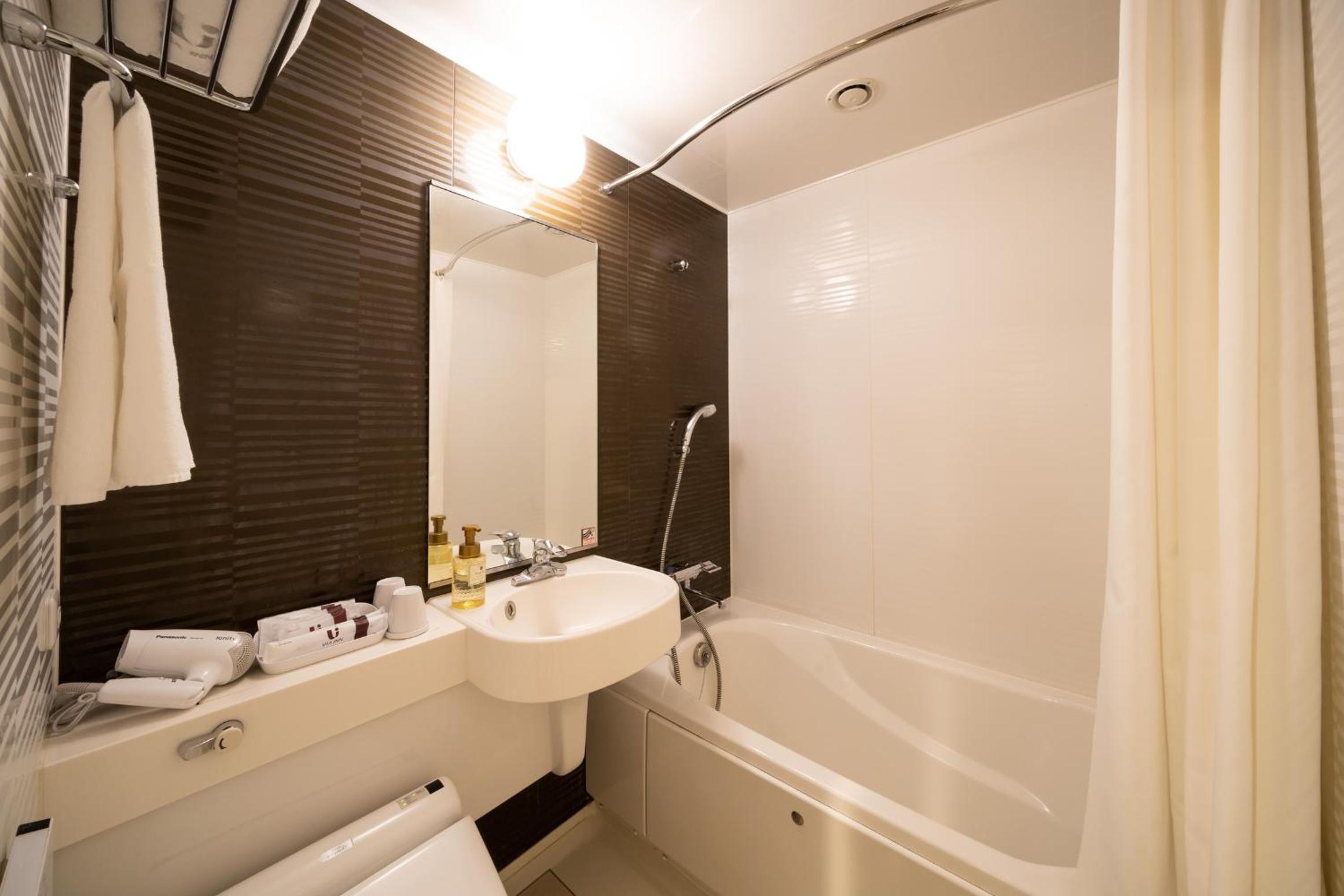 Economy Twin Room - Non-Smoking photo 2
