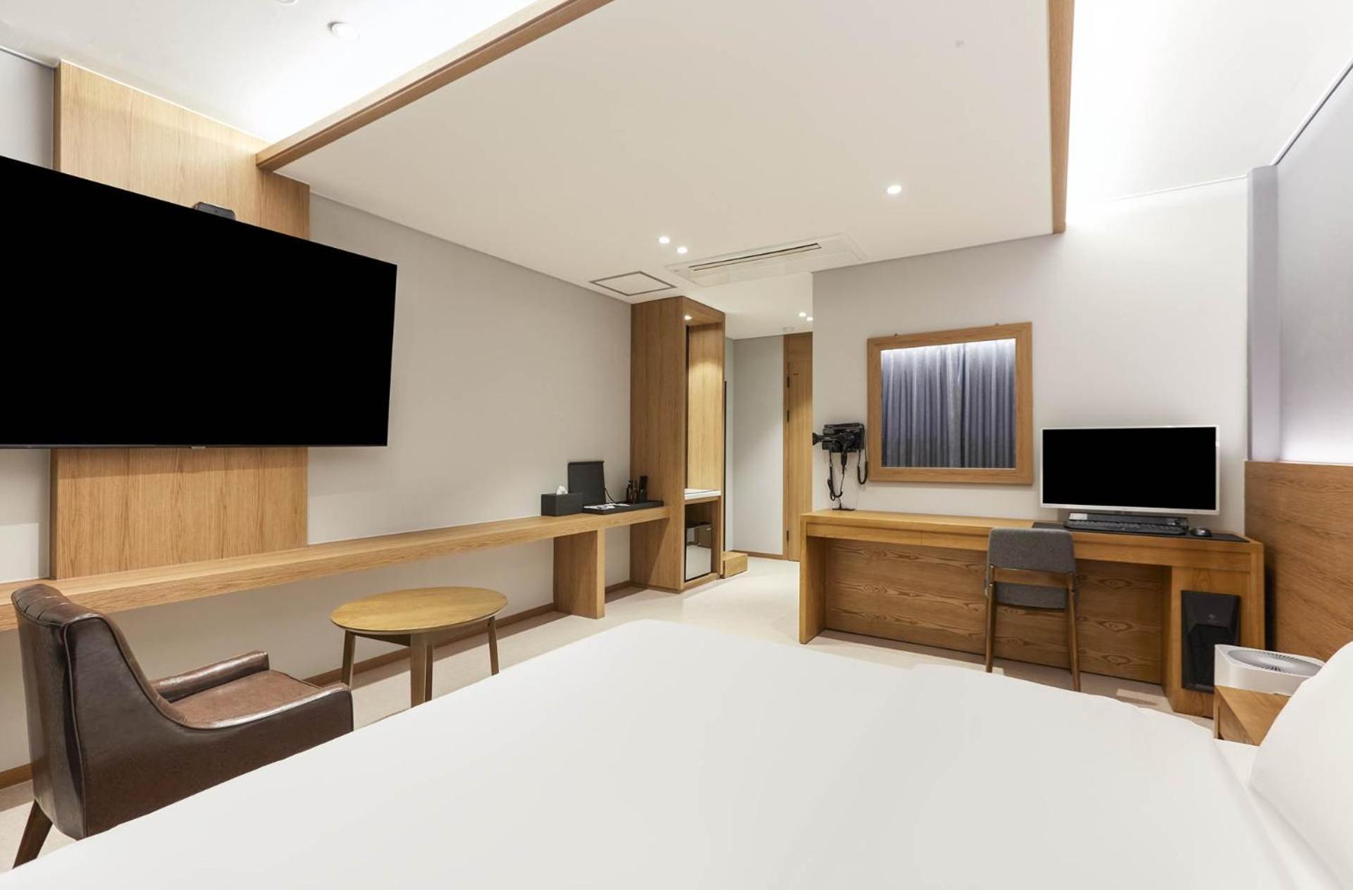Superior King Room - Photo 8