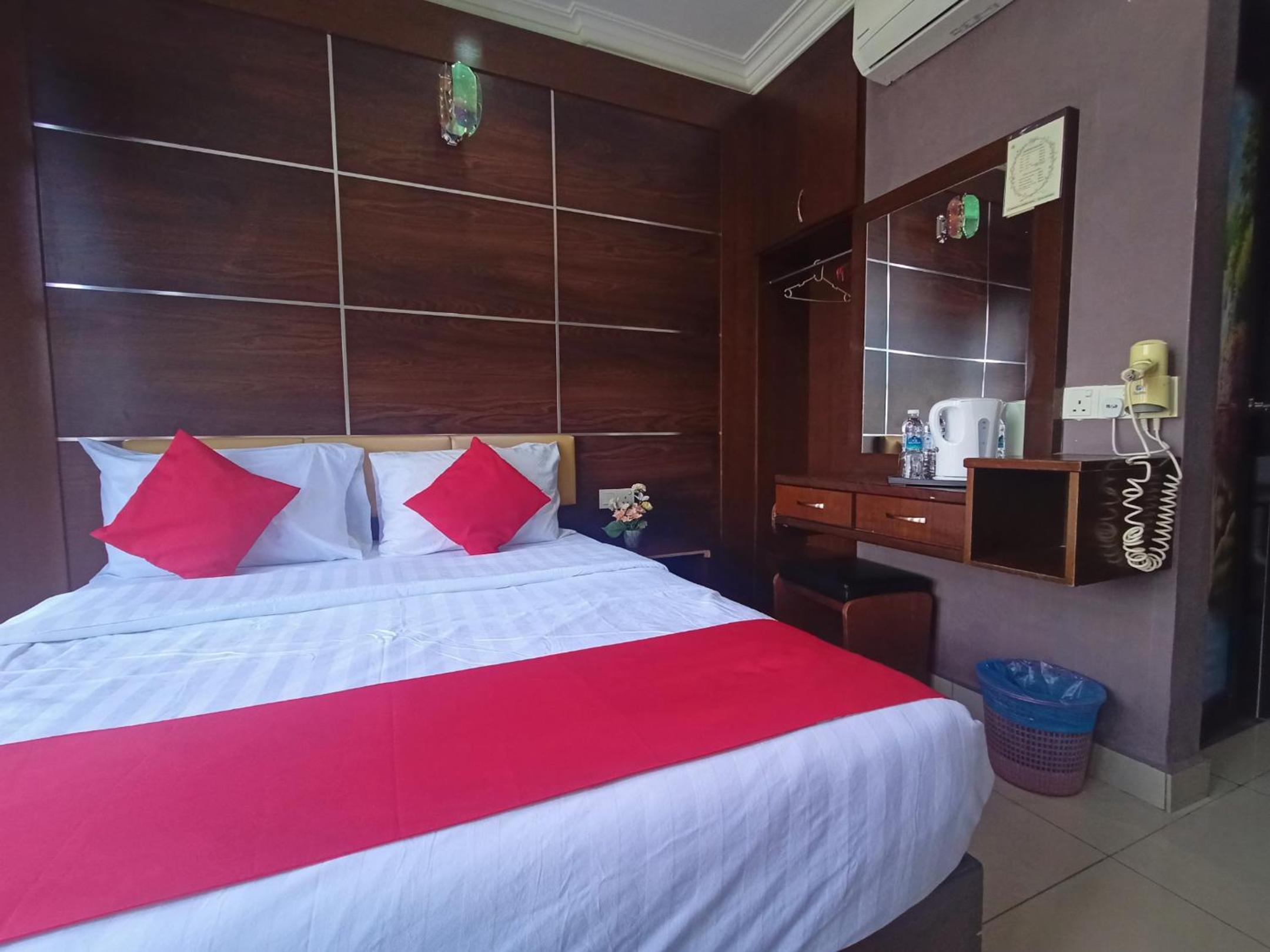 Deluxe Queen Room