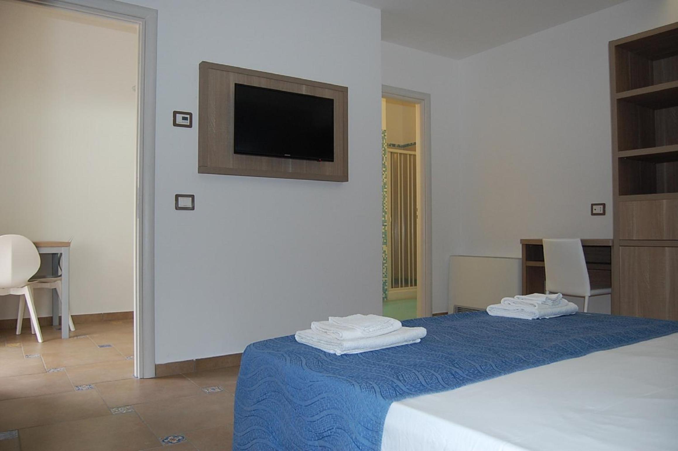 One-Bedroom Apartment - Photo 1