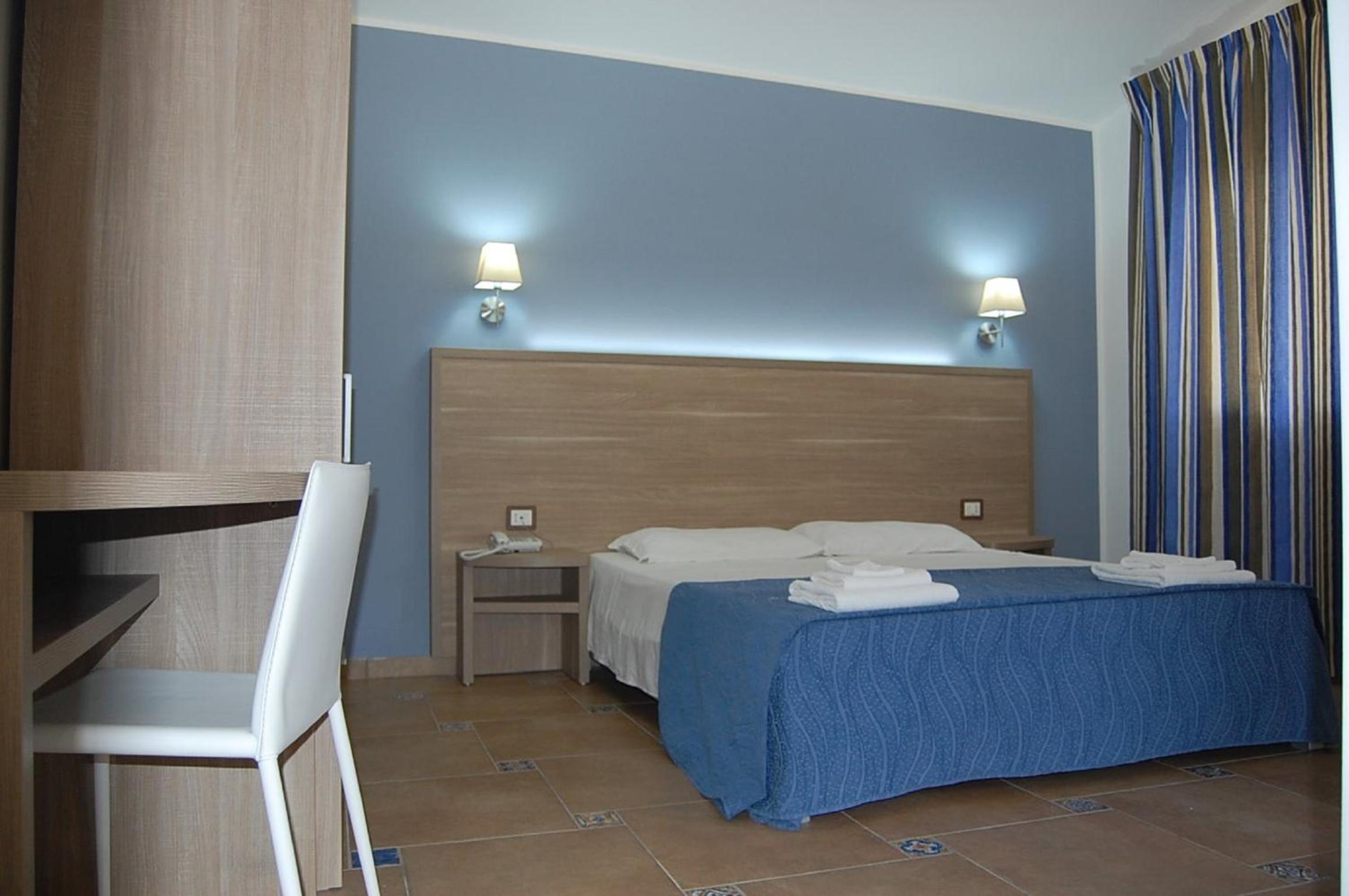 One-Bedroom Apartment - Photo 2