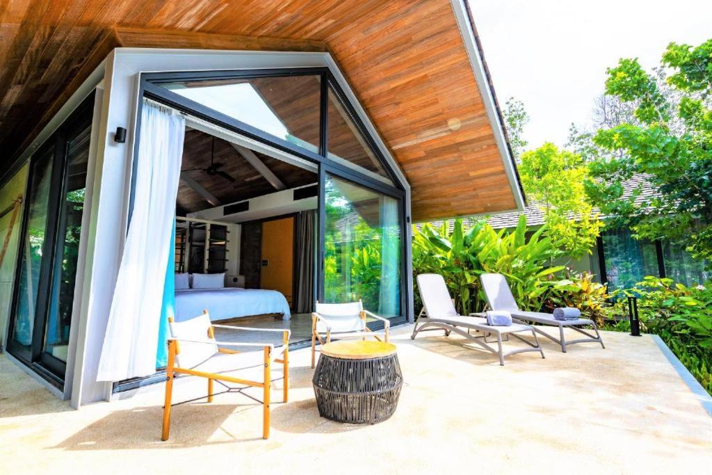 One-Bedroom Villa Garden Access with Schedule Boat Transfer - Photo 3