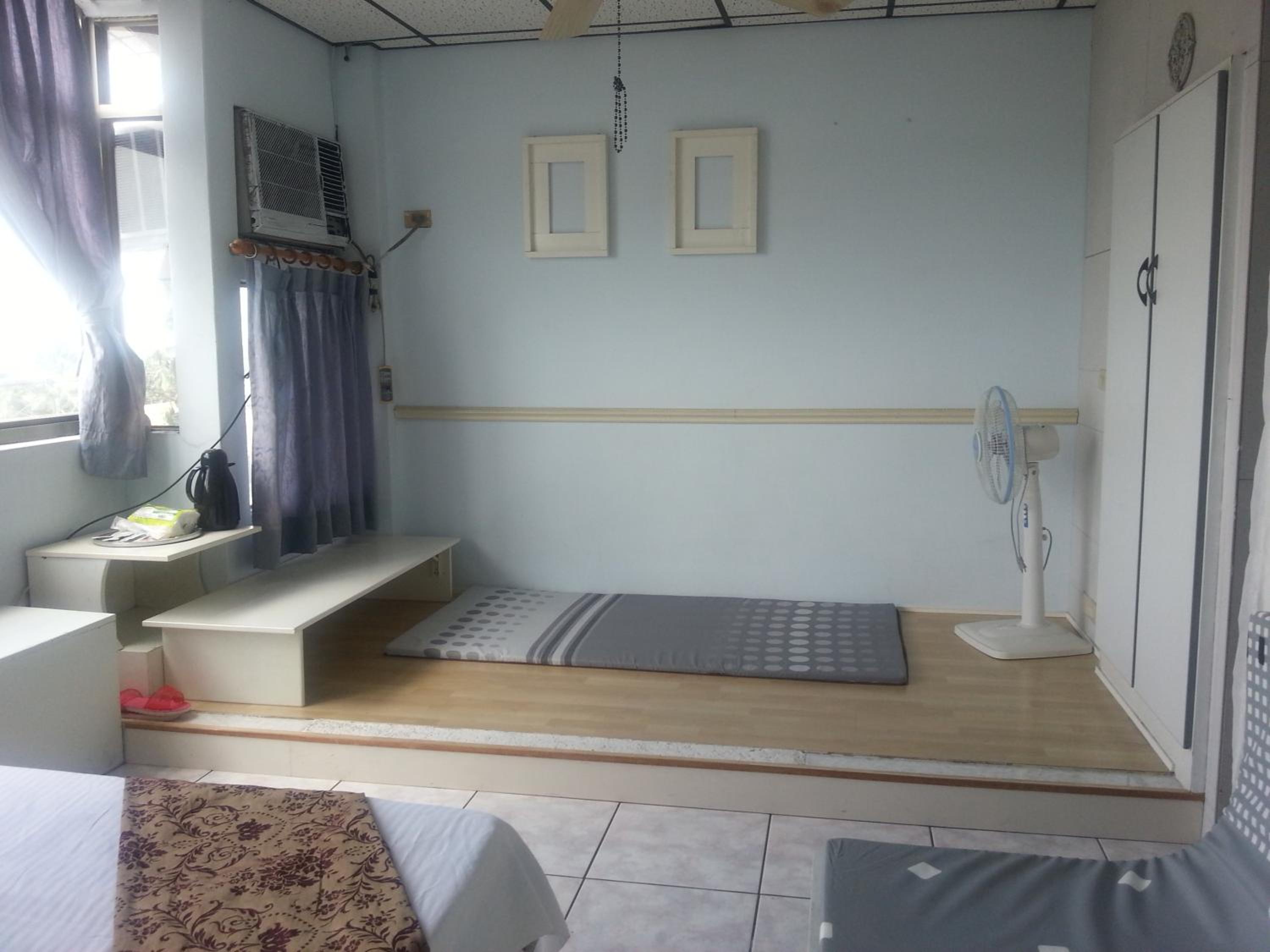 Quadruple Room with Private Bathroom photo 1