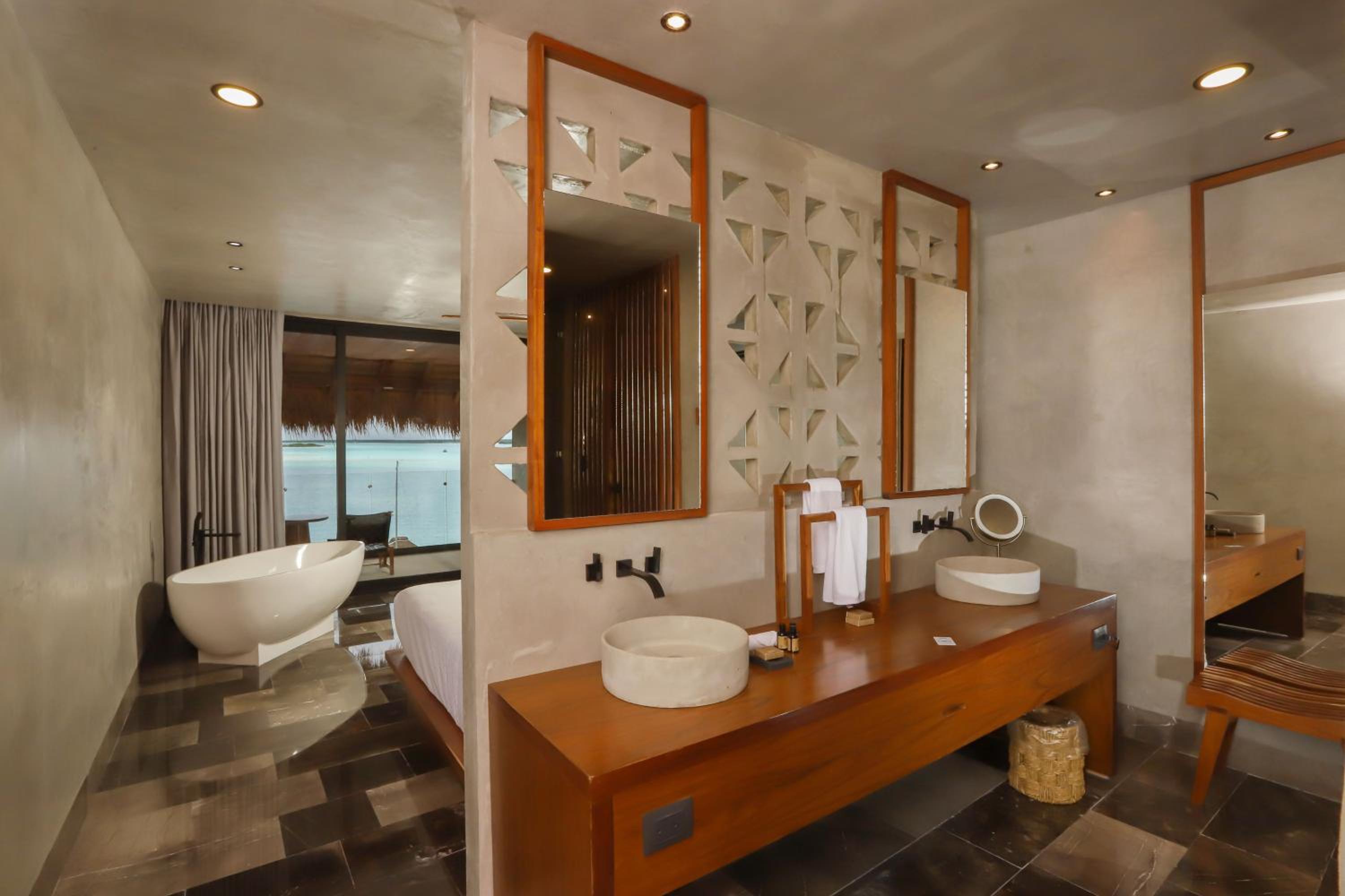 King Suite with Ocean View - Photo 5