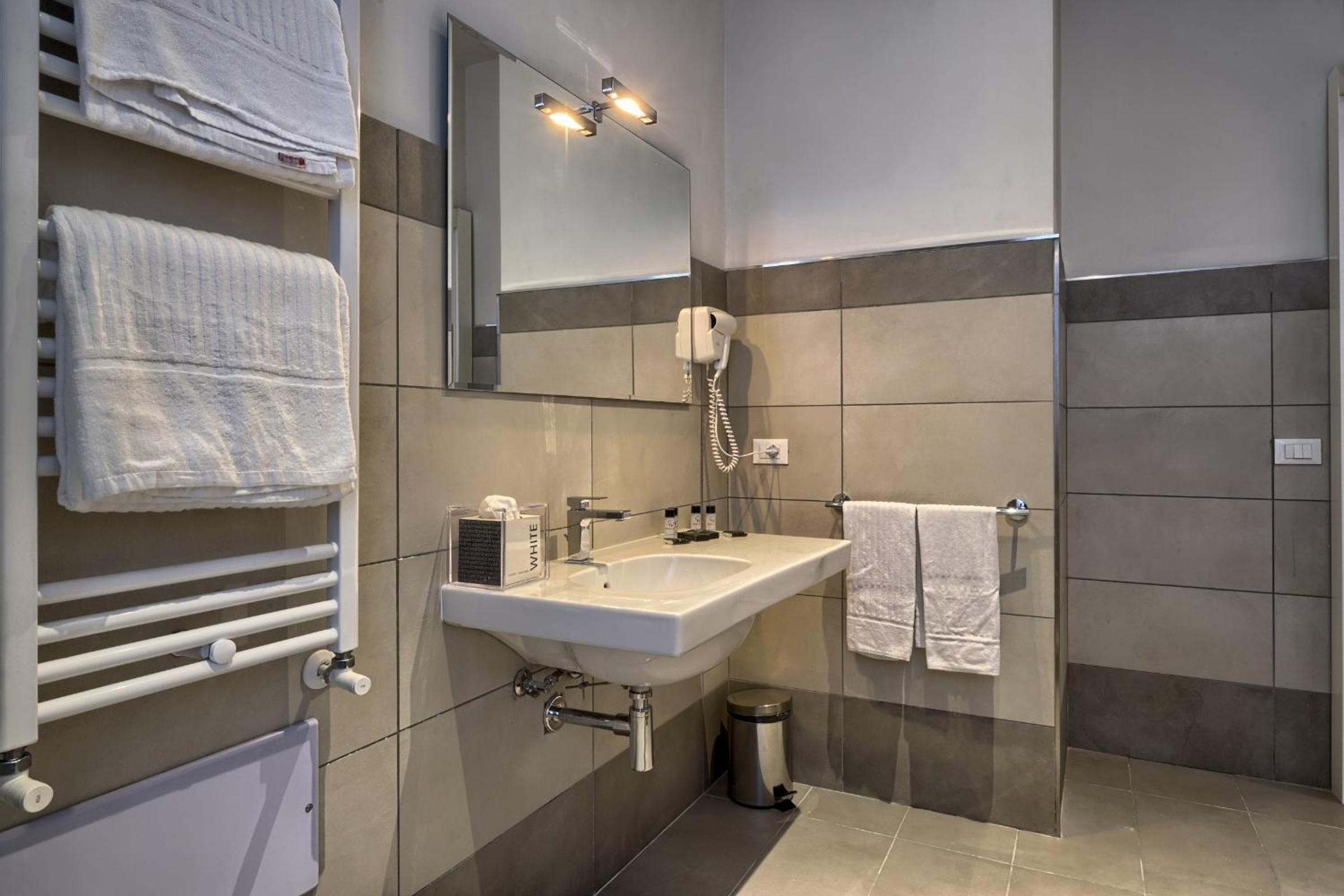 Double or Twin Room photo 2