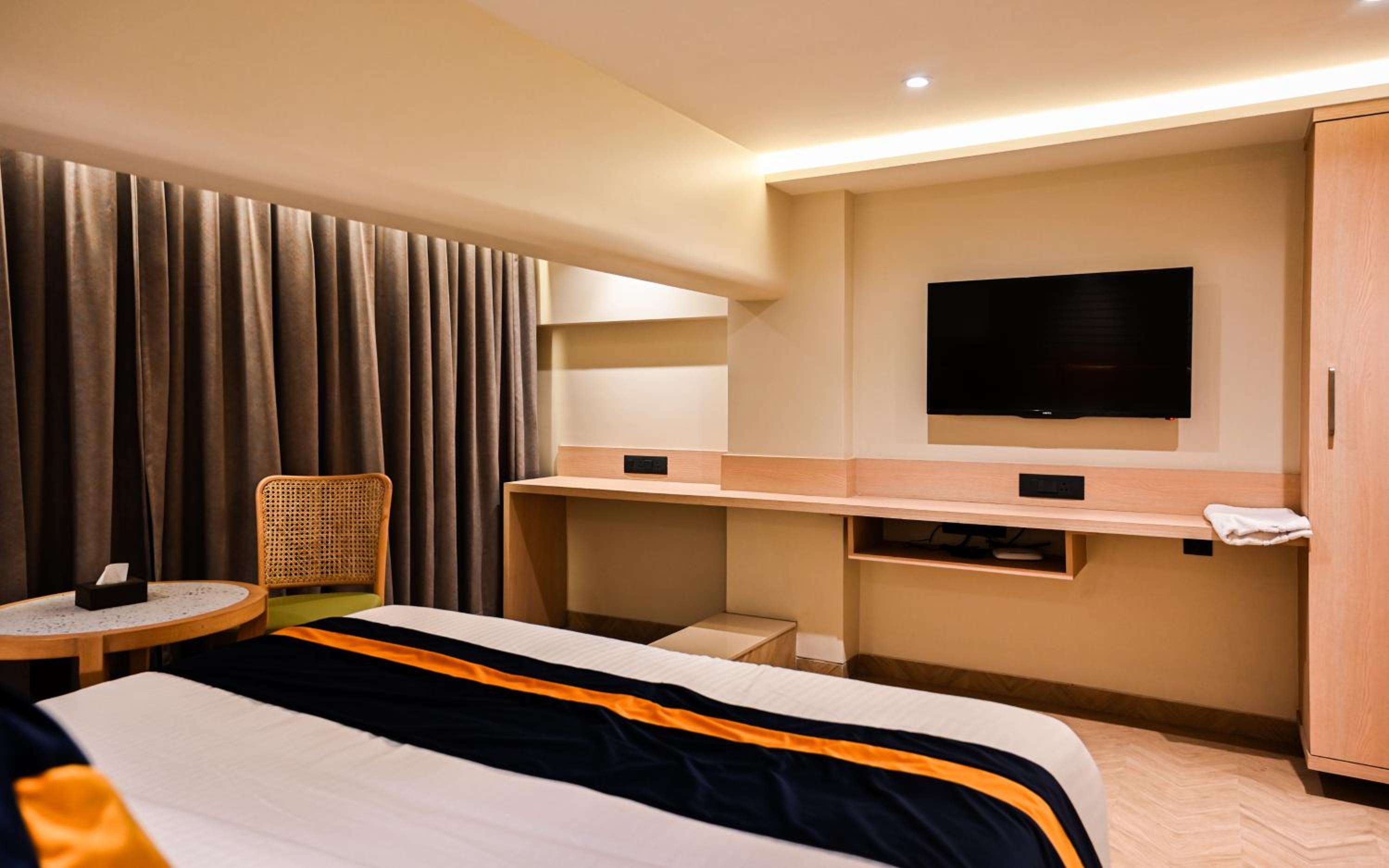 Deluxe Room - Photo 20