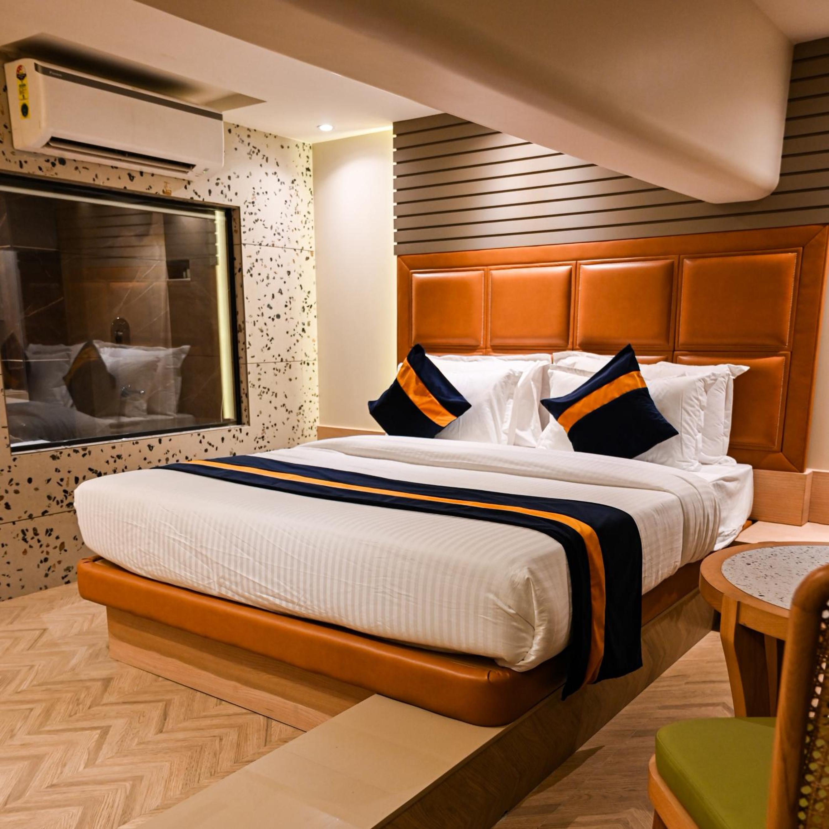 Deluxe Room - Photo 17