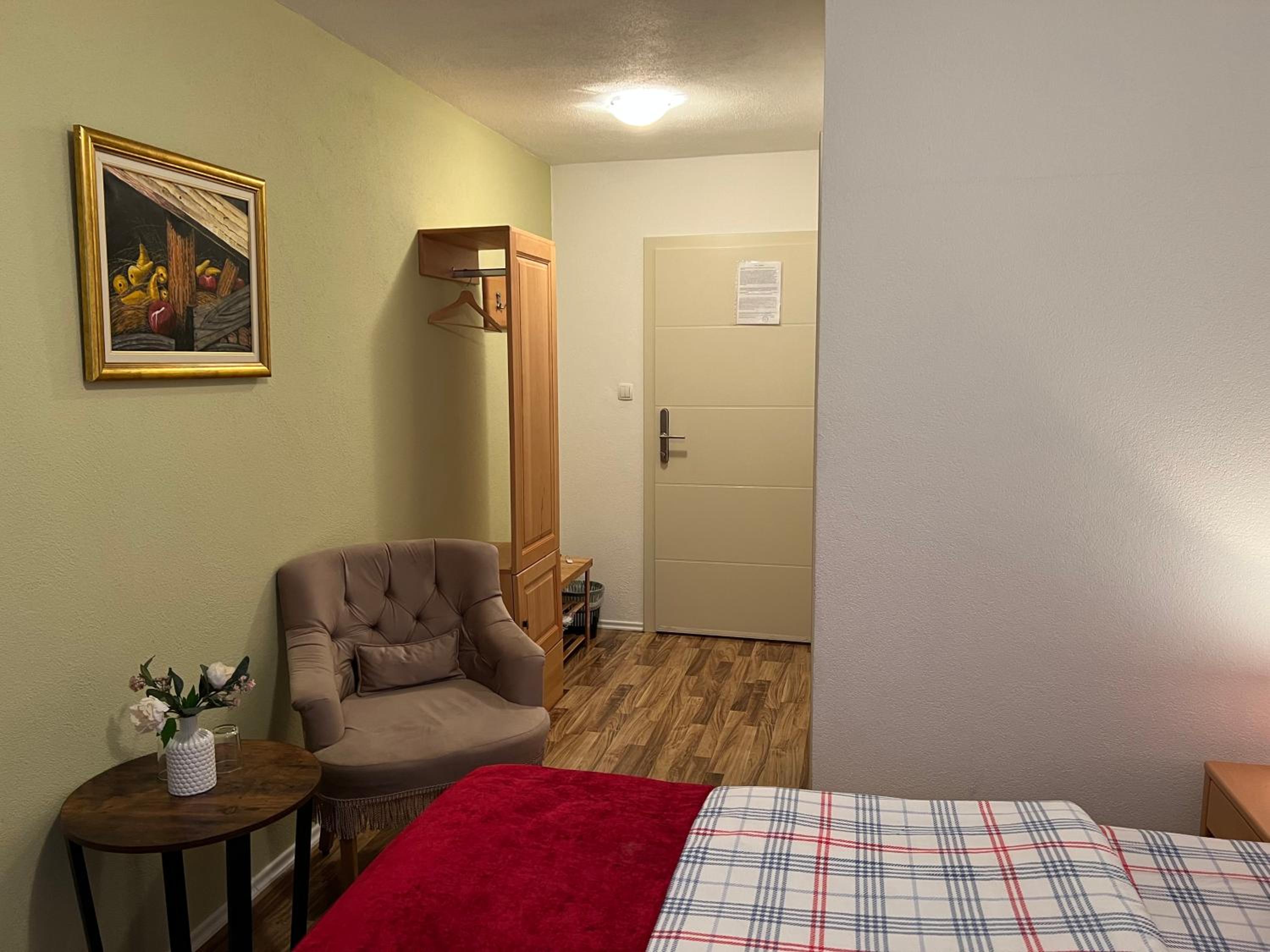 Double Room - Photo 4