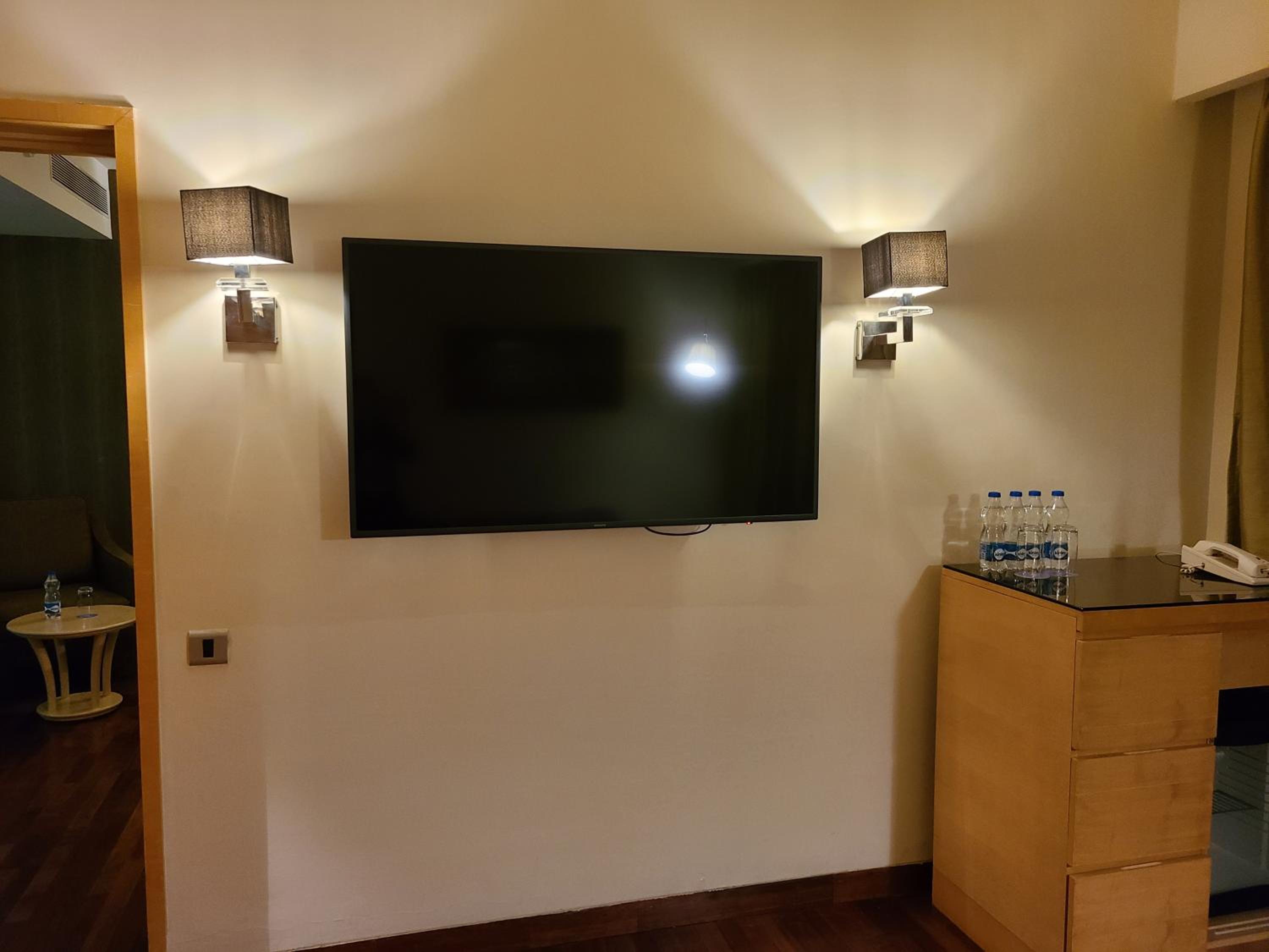 Deluxe Queen Suite With Two Way Airport Transfer, Privileged Access To Executive Lounge With Drinks (Selected Imfl) And Snacks From 6-8 Pm Deluxe Queen Suite With Two Way Airport Transfer, Privileged Access To Executive Lounge With Drinks (Selected Imfl) And Snacks From 6-8 Pm