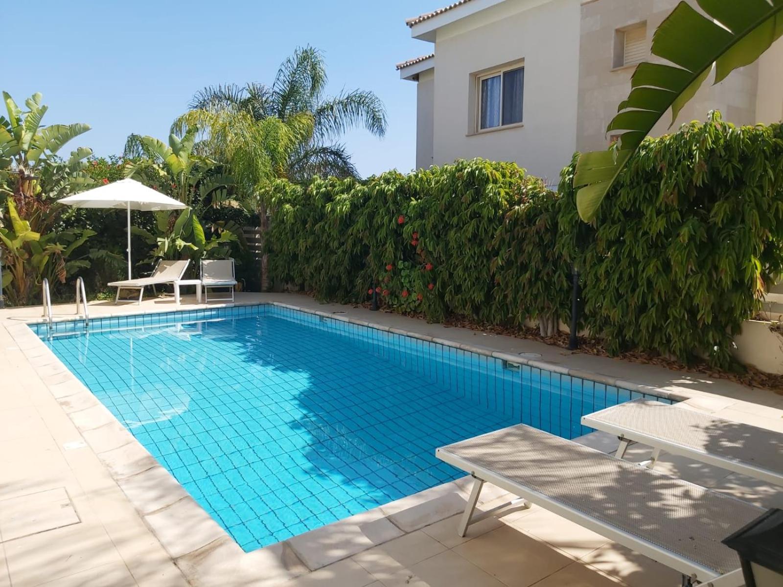 Villa com Piscina Privada