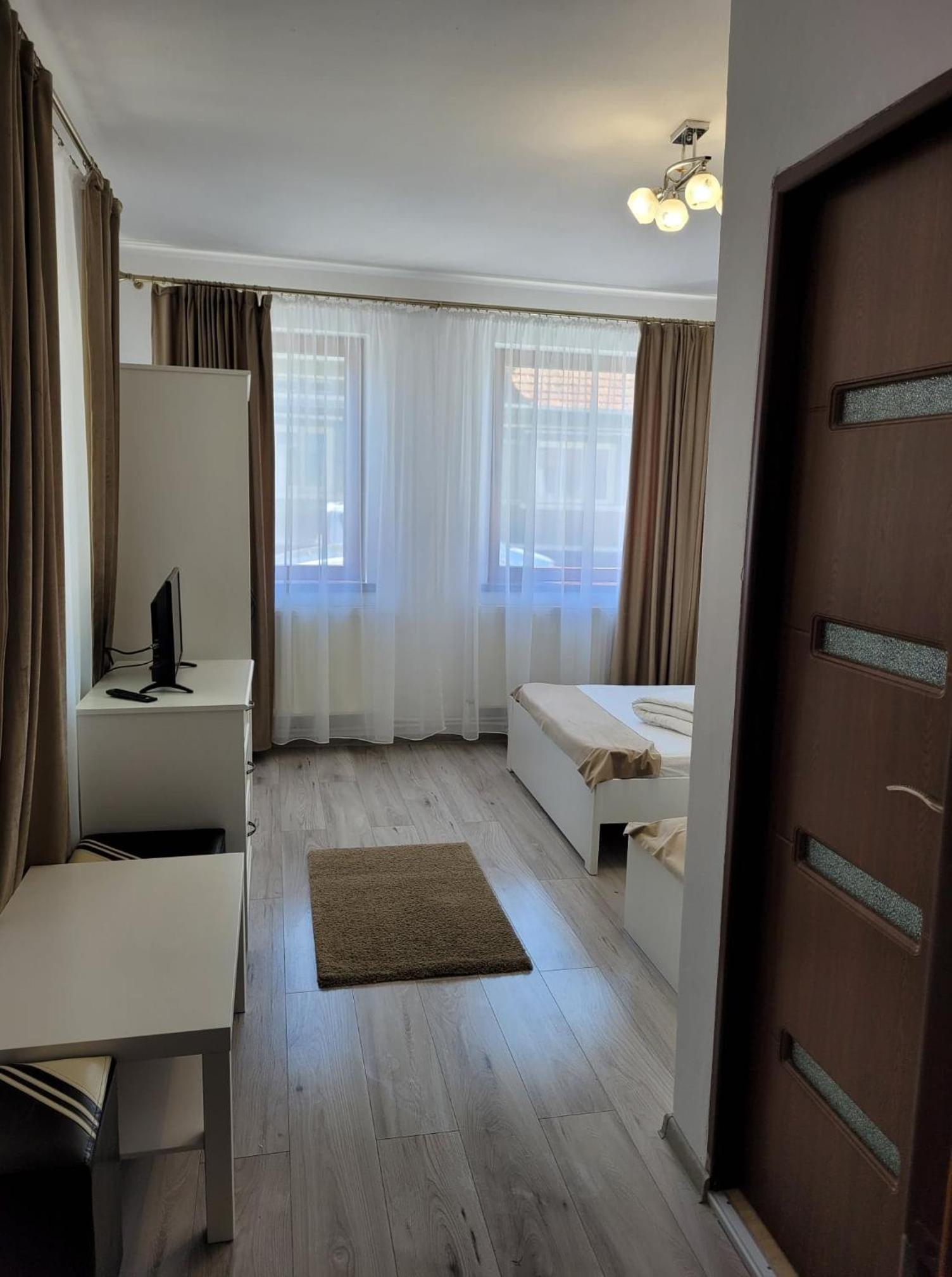 Triple Room with Private Bathroom - Photo 4