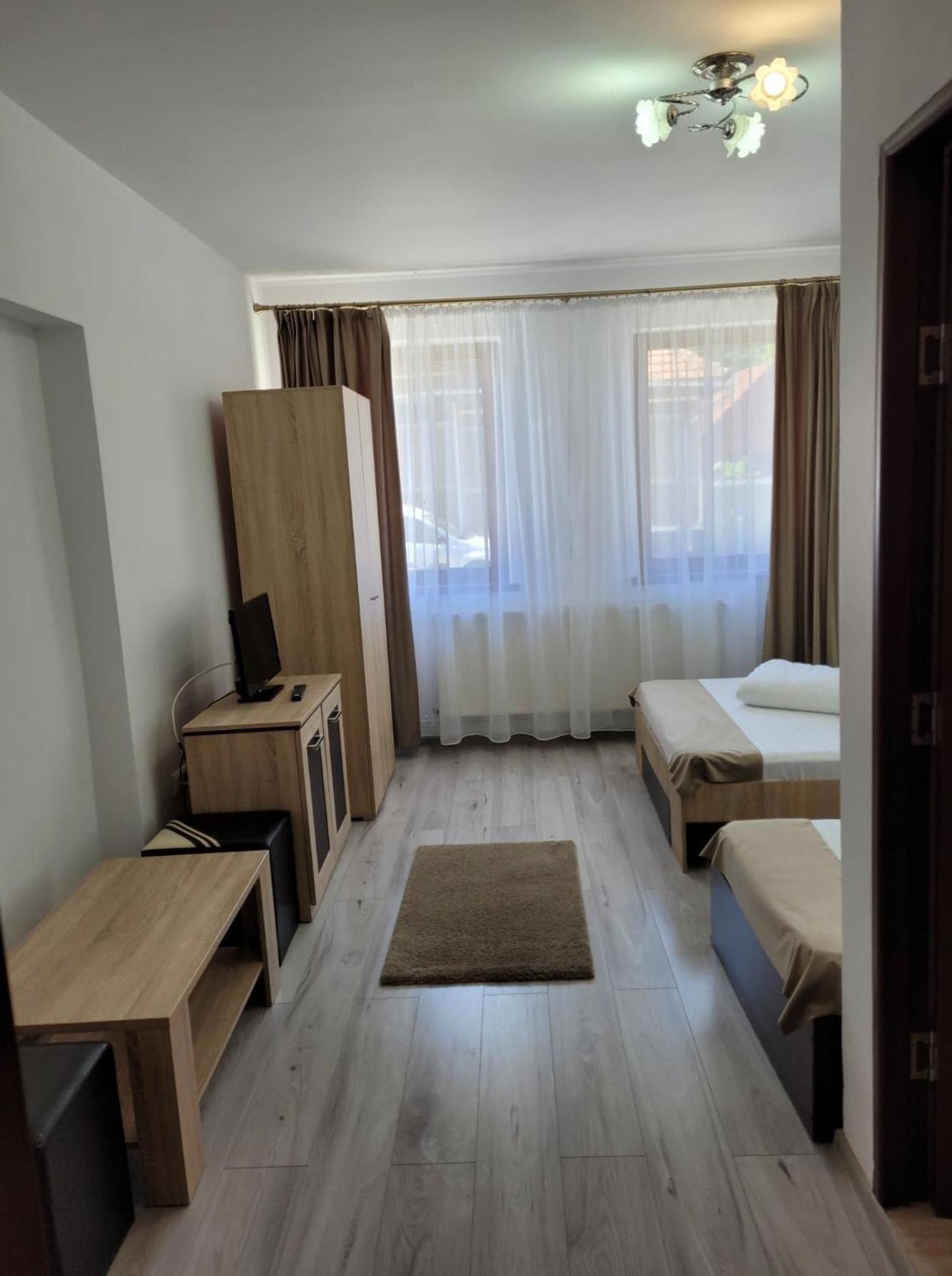 Triple Room with Private Bathroom - Photo 7