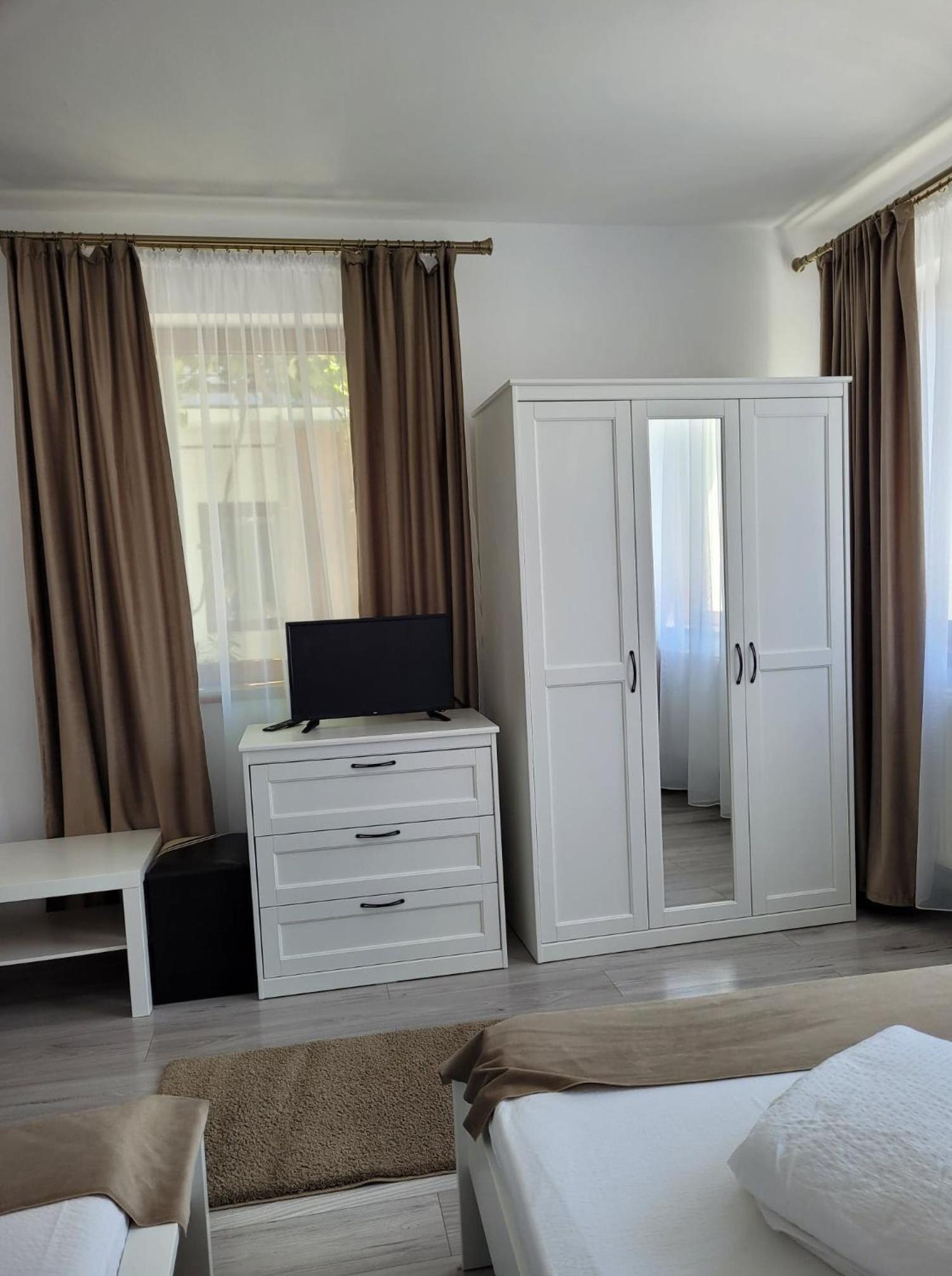 Triple Room with Private Bathroom - Photo 8