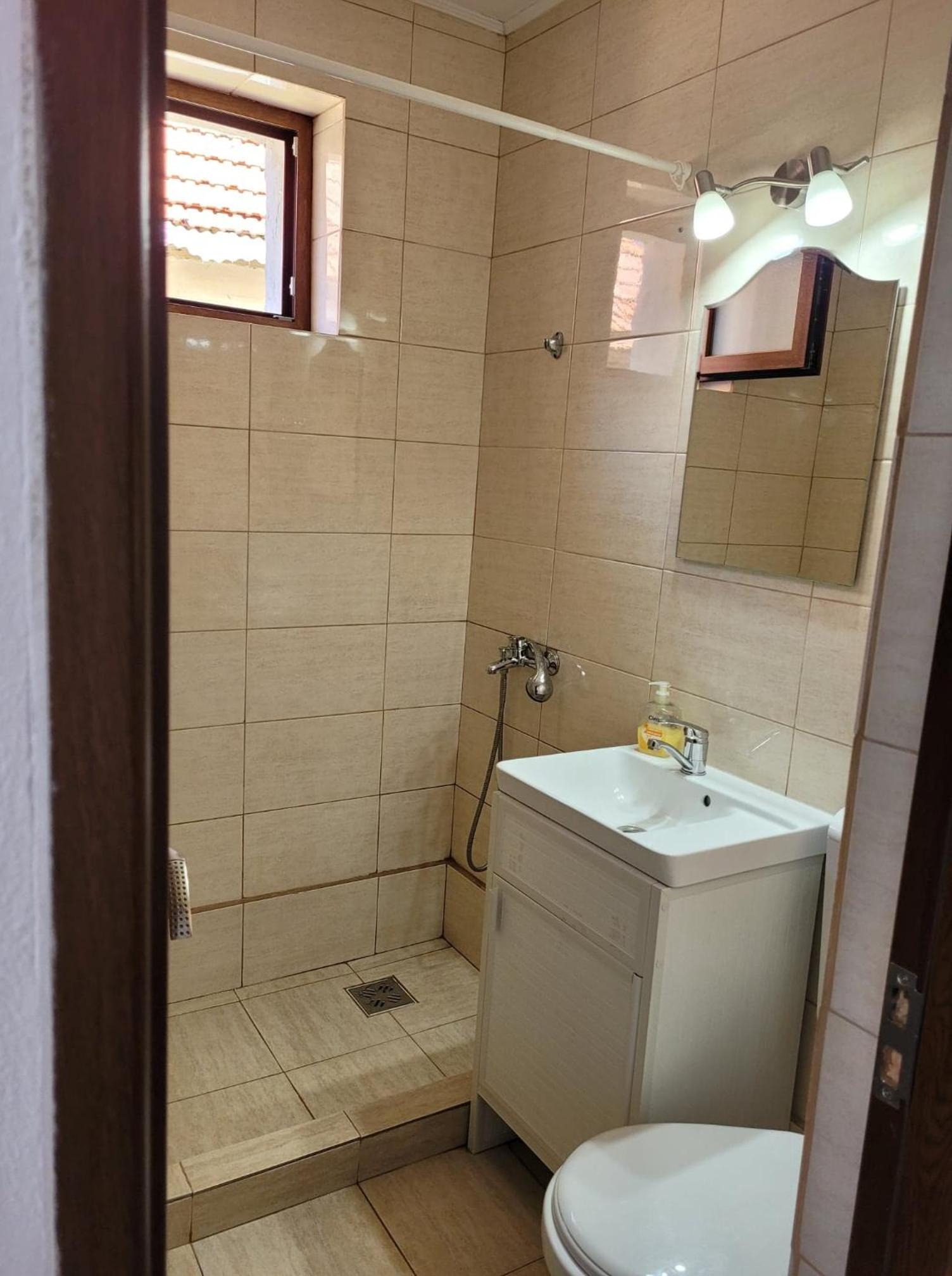 Triple Room with Private Bathroom - Photo 9