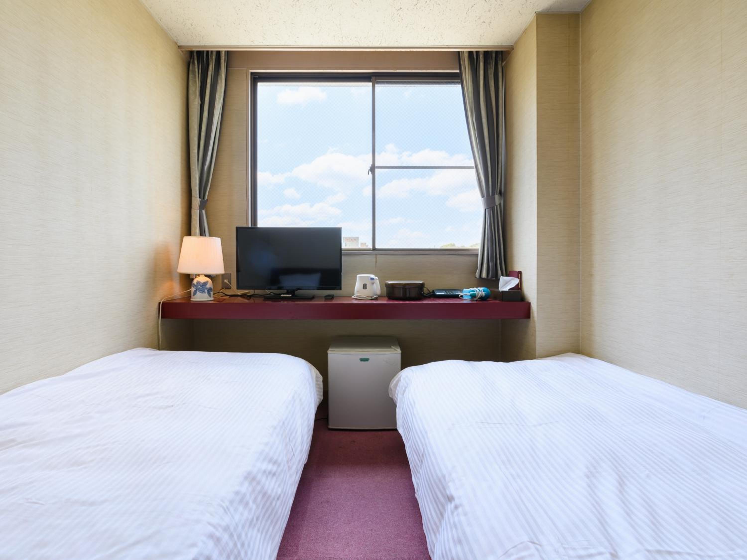 Twin Room - Non-Smoking - Photo 3