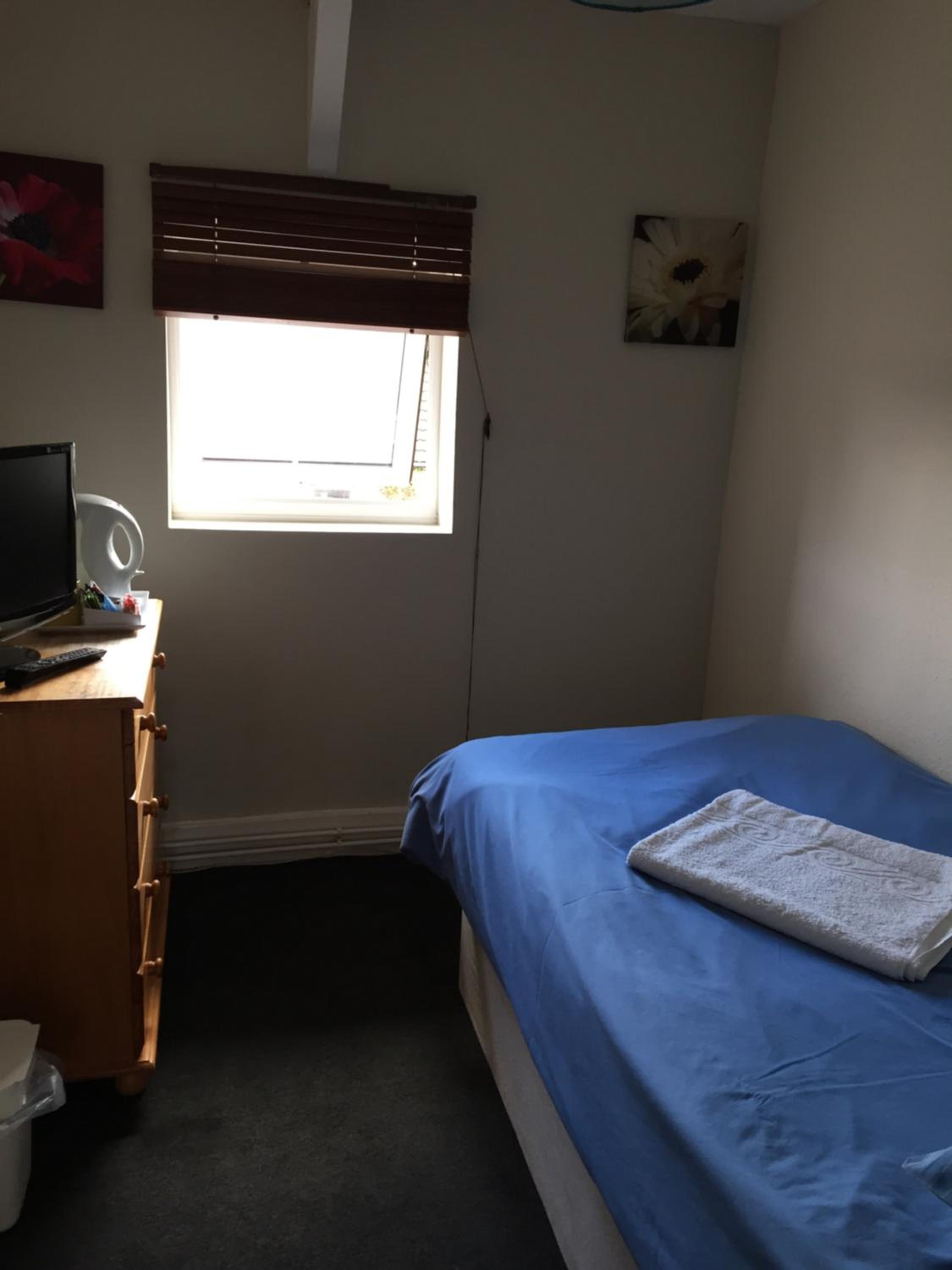 Twin Room - Photo 5