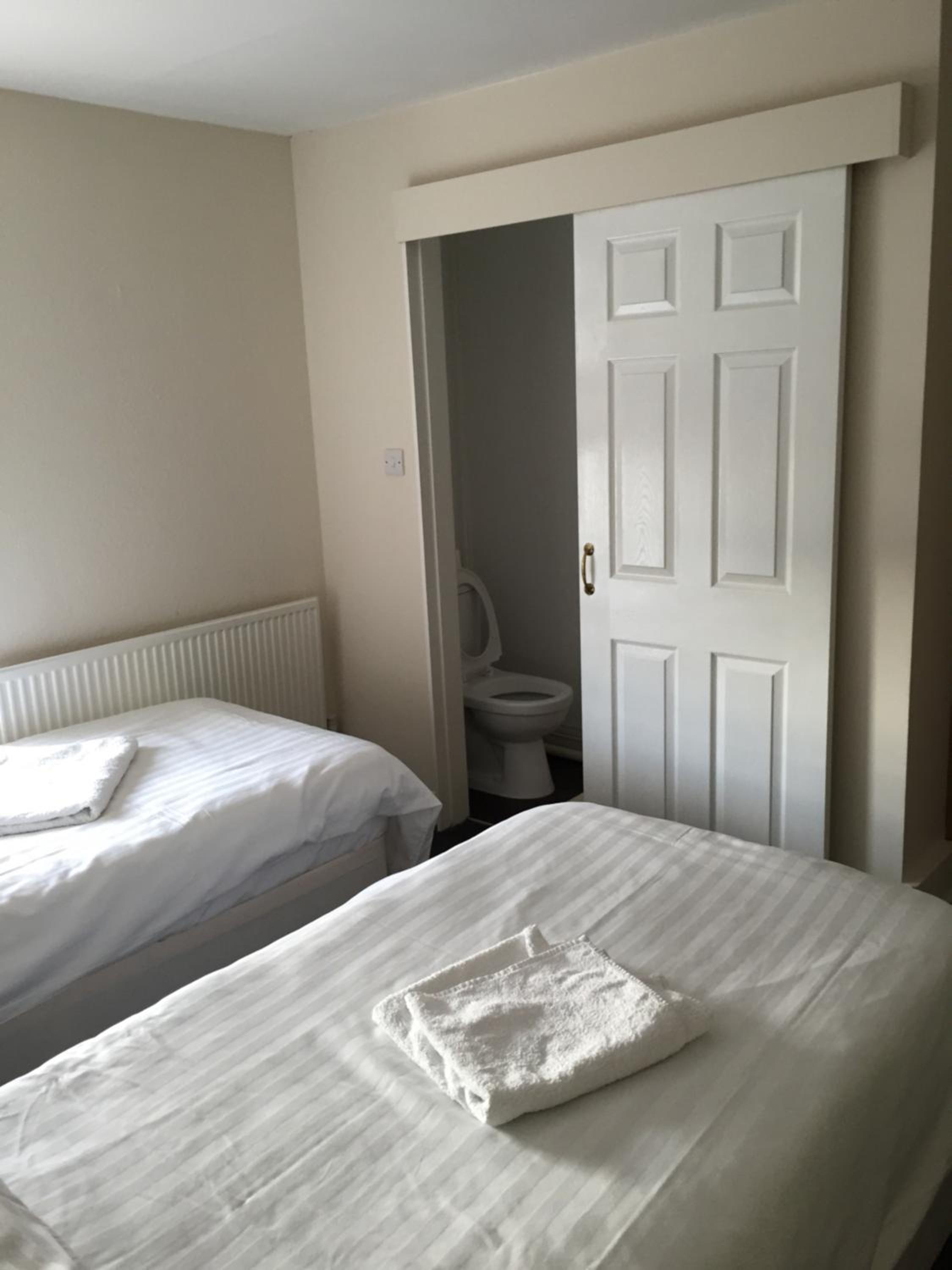 Twin Room - Photo 6