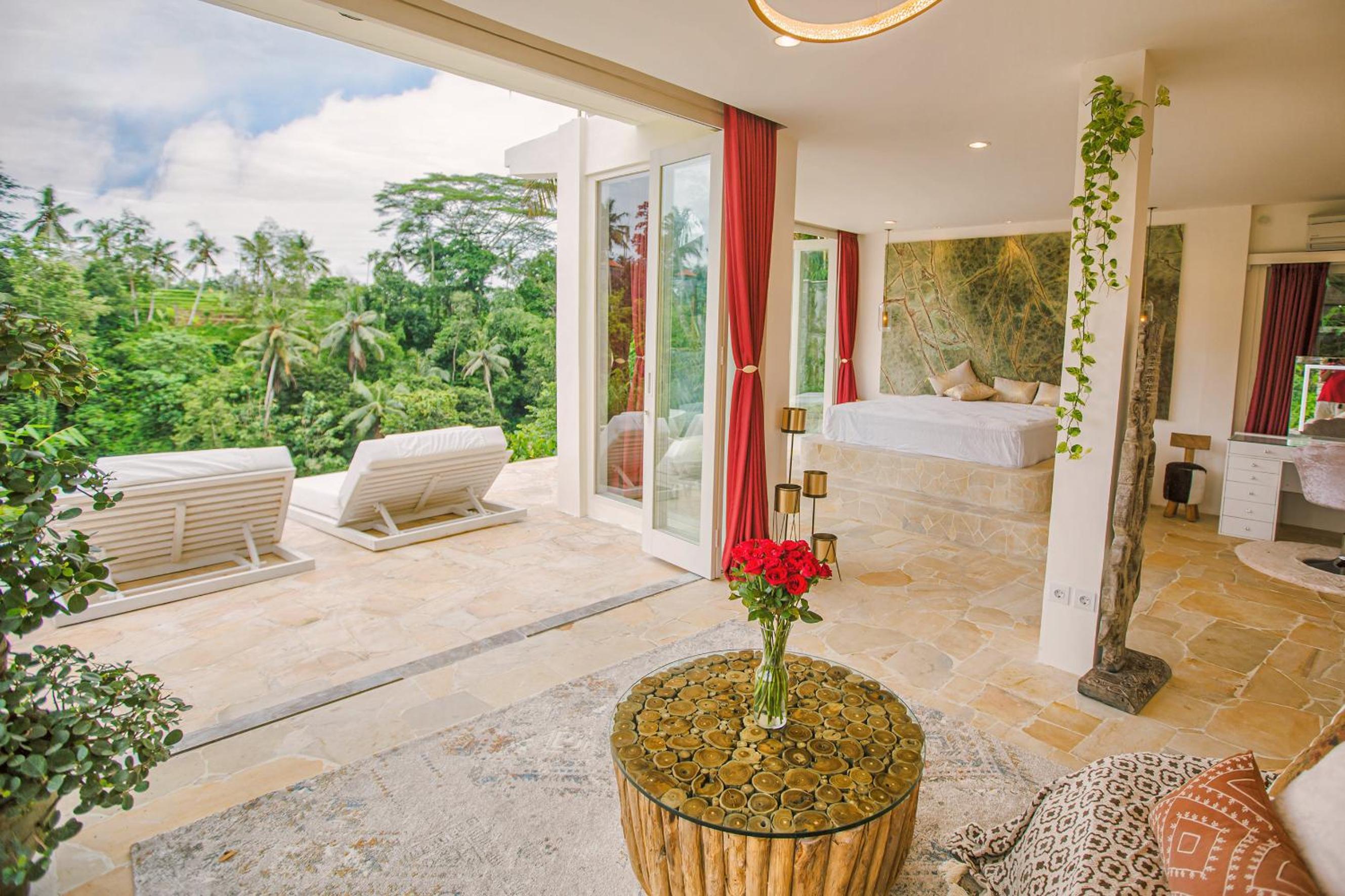King Suite with Pool View - Photo 10