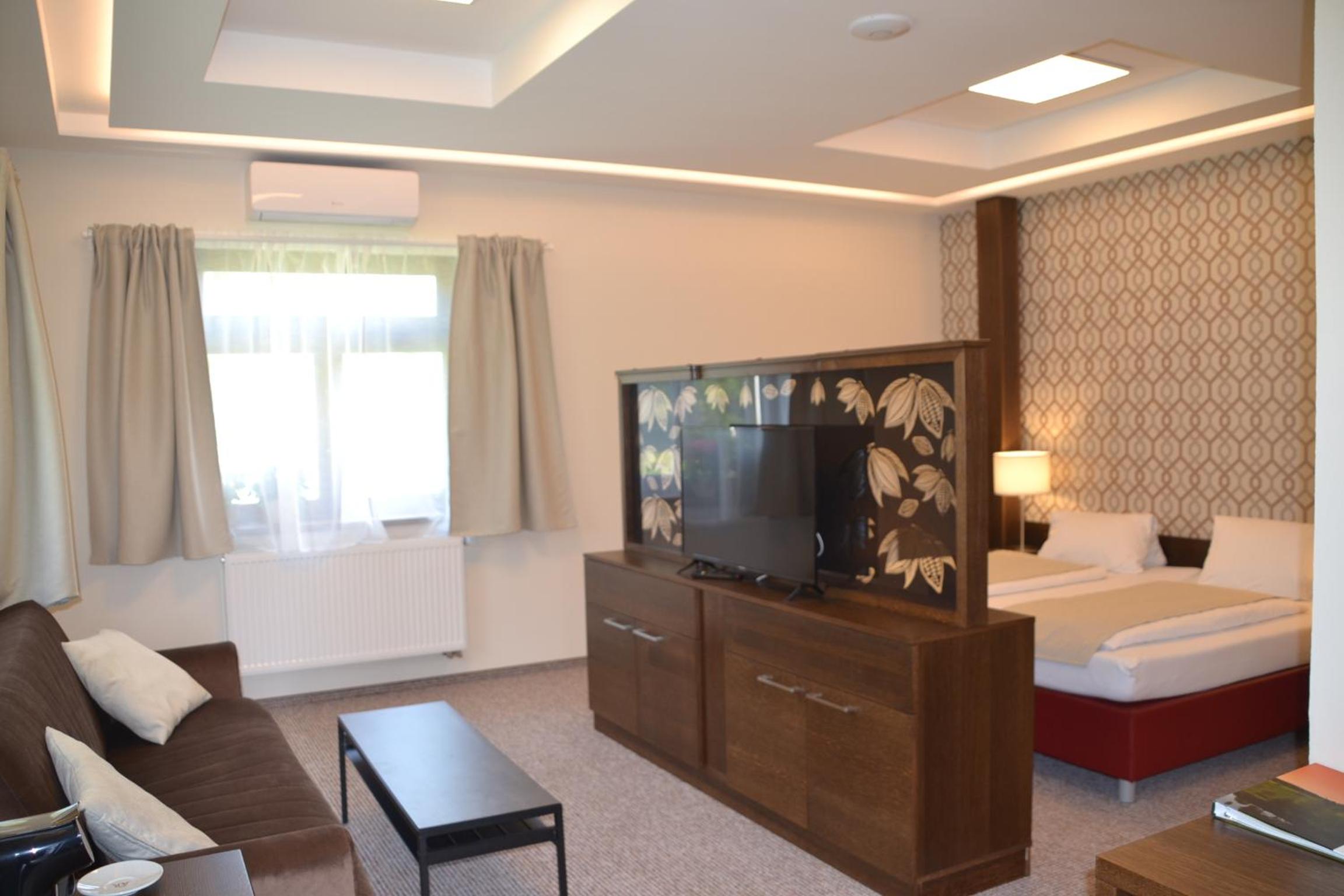Deluxe Double or Twin Room - Photo 7