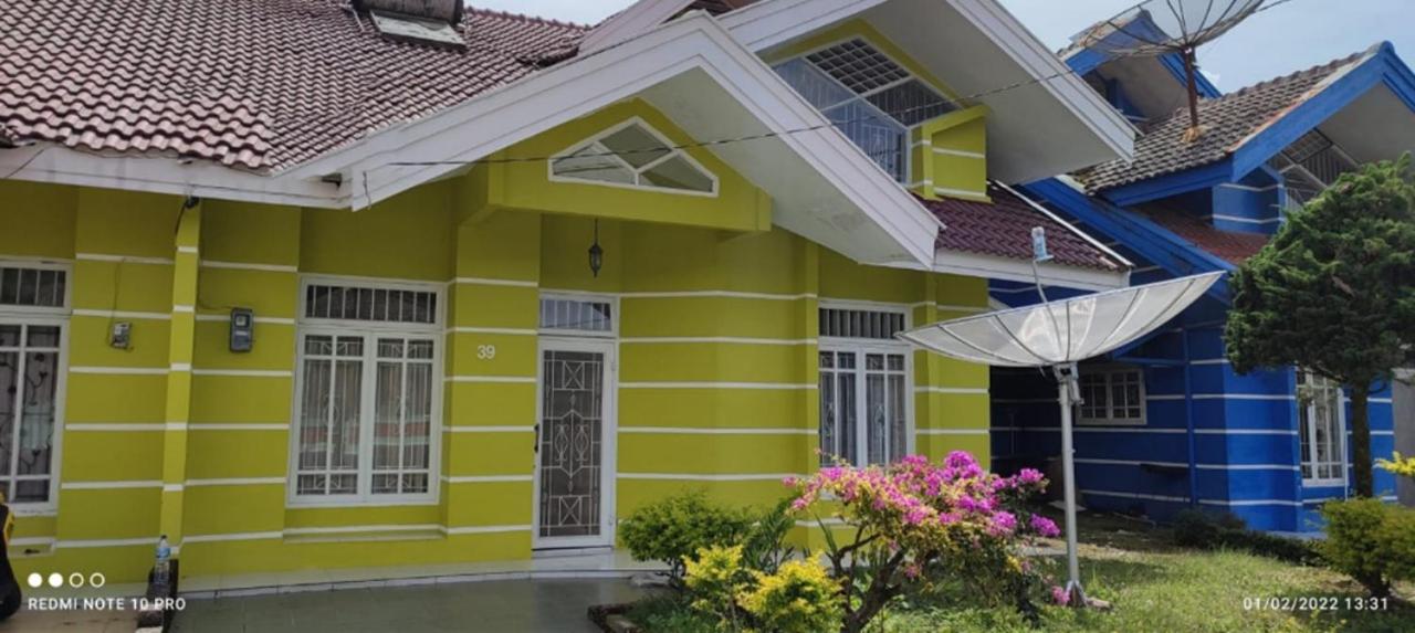 Villa - Photo 1