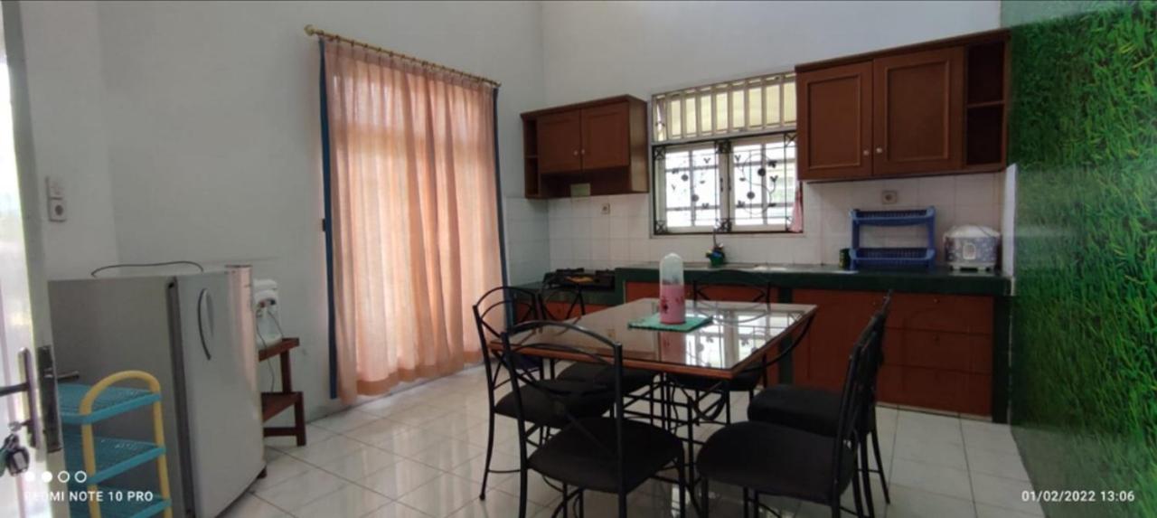Villa - Photo 2