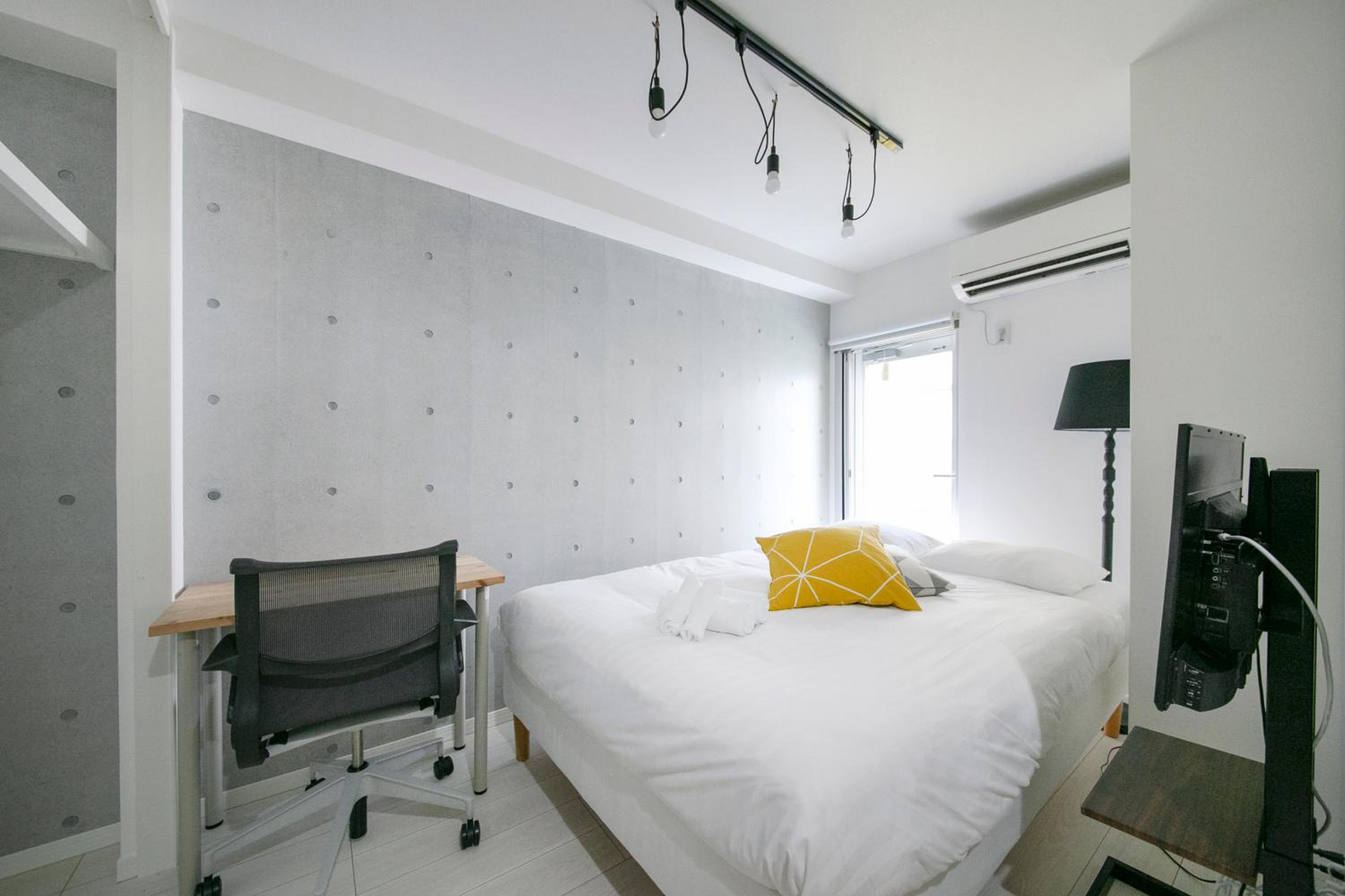 One-Bedroom Apartment photo 1