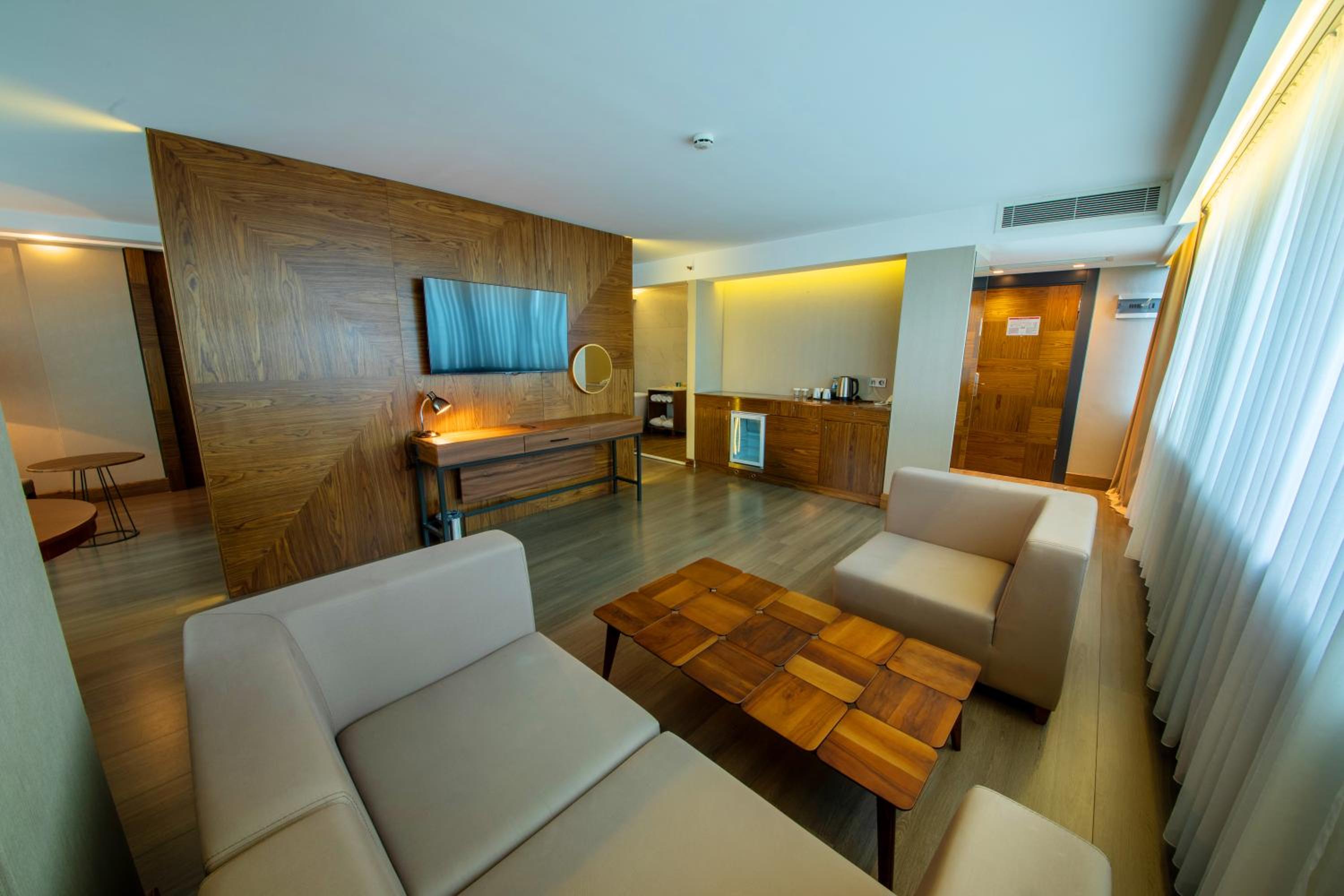 Suite - Photo 5