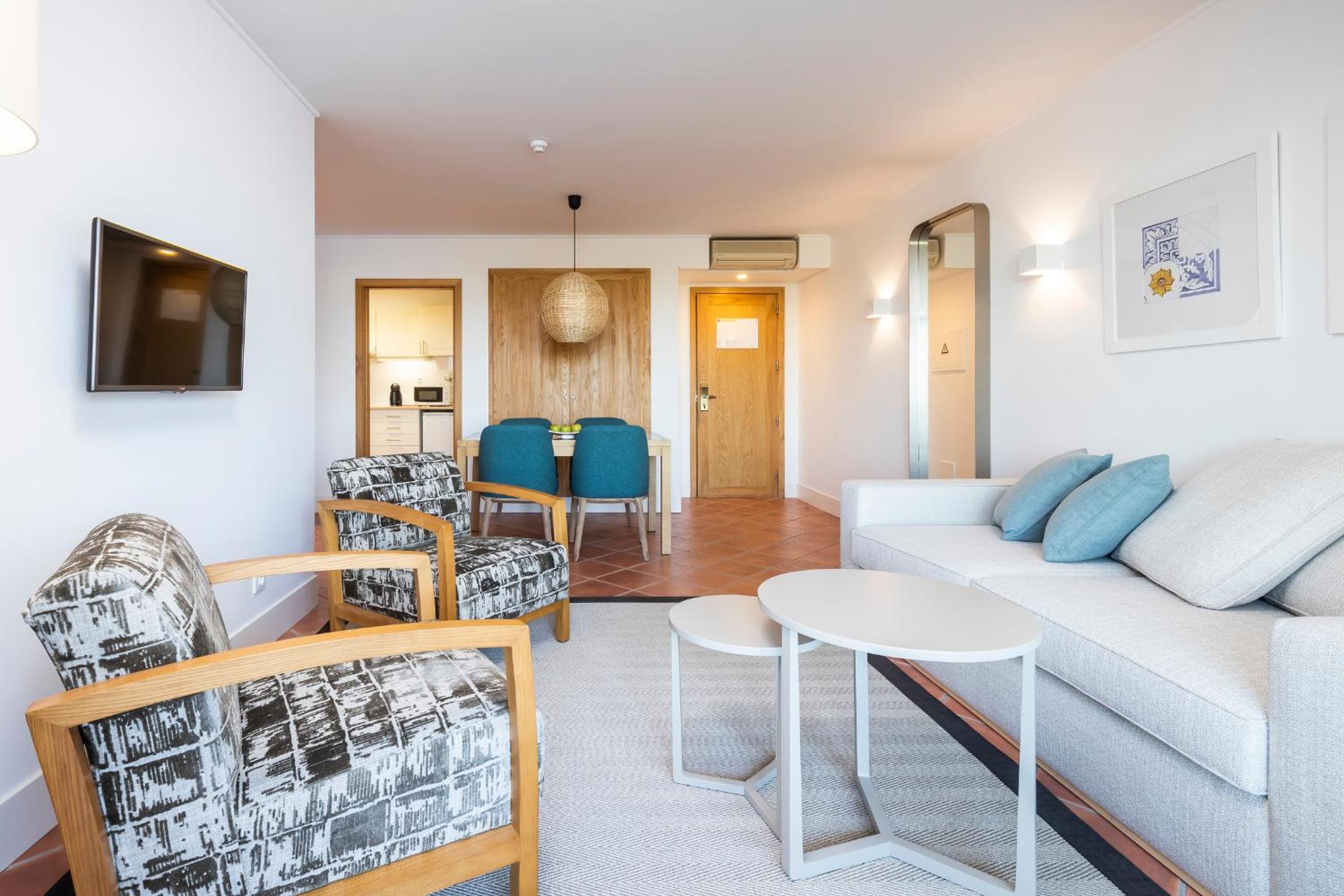 Standard One-Bedroom Apartment with Pool View - Photo 9