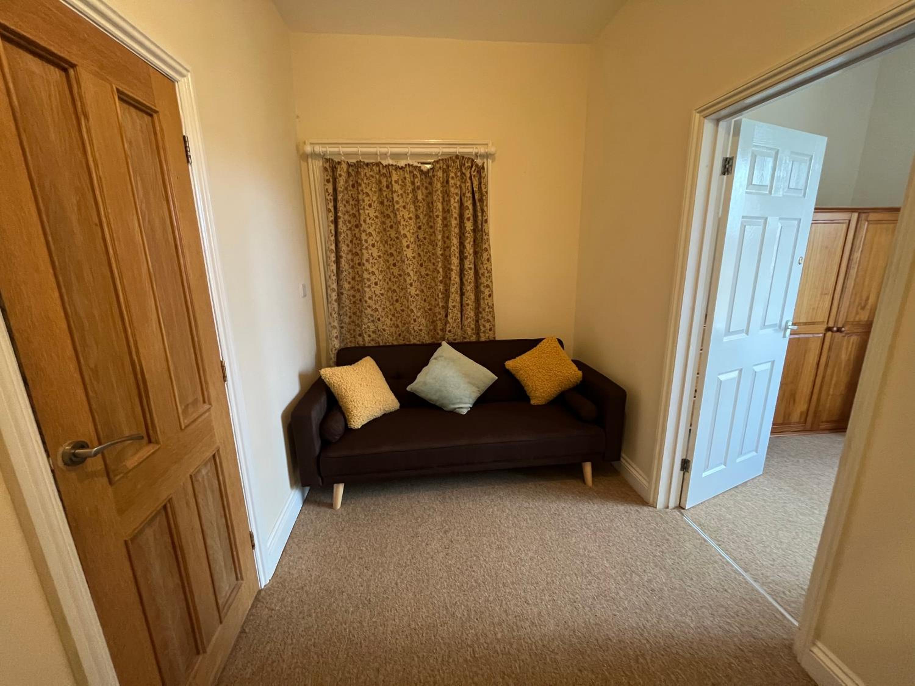 One-Bedroom House photo 1