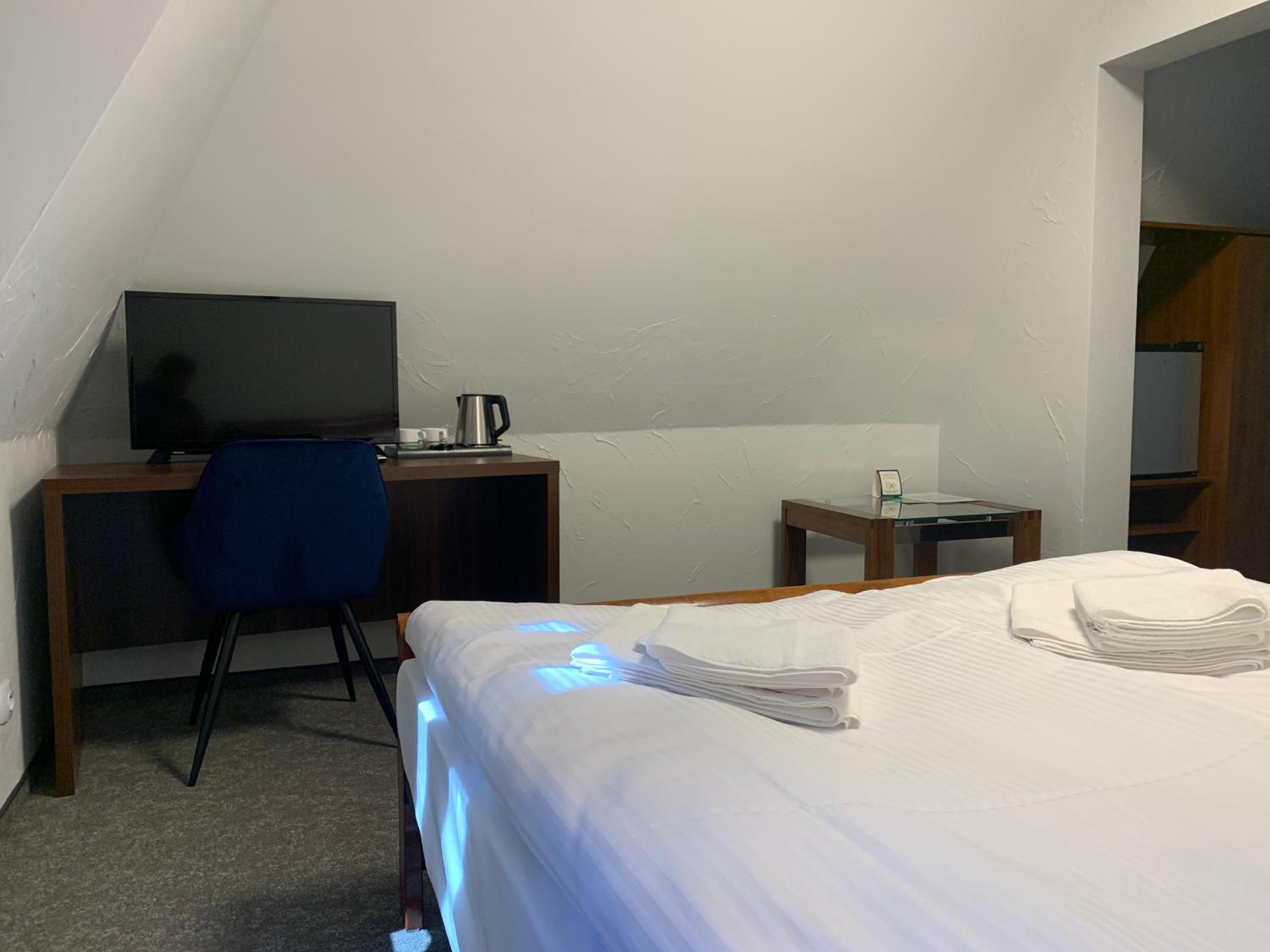 Standard Double Room with Fan - Photo 3