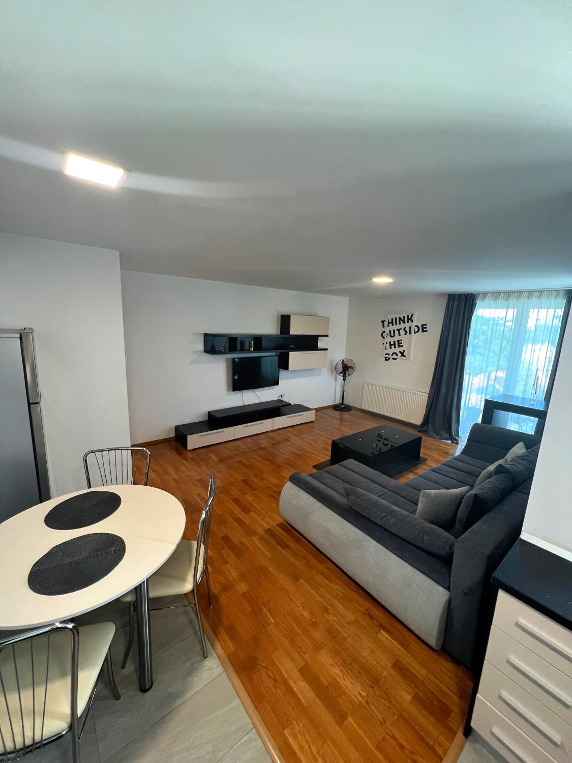Apartment with Balcony photo 3