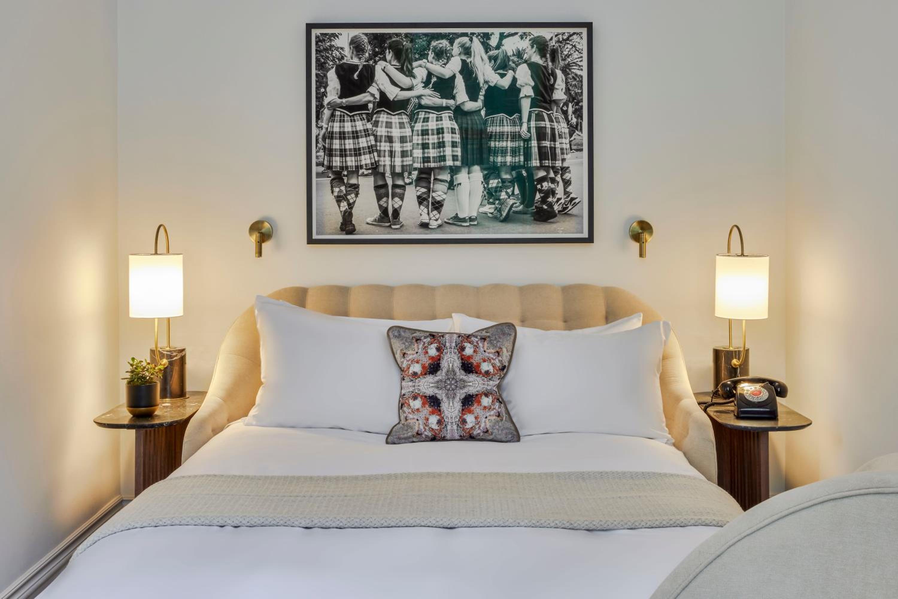 One-Bedroom Suite thumbnail 5