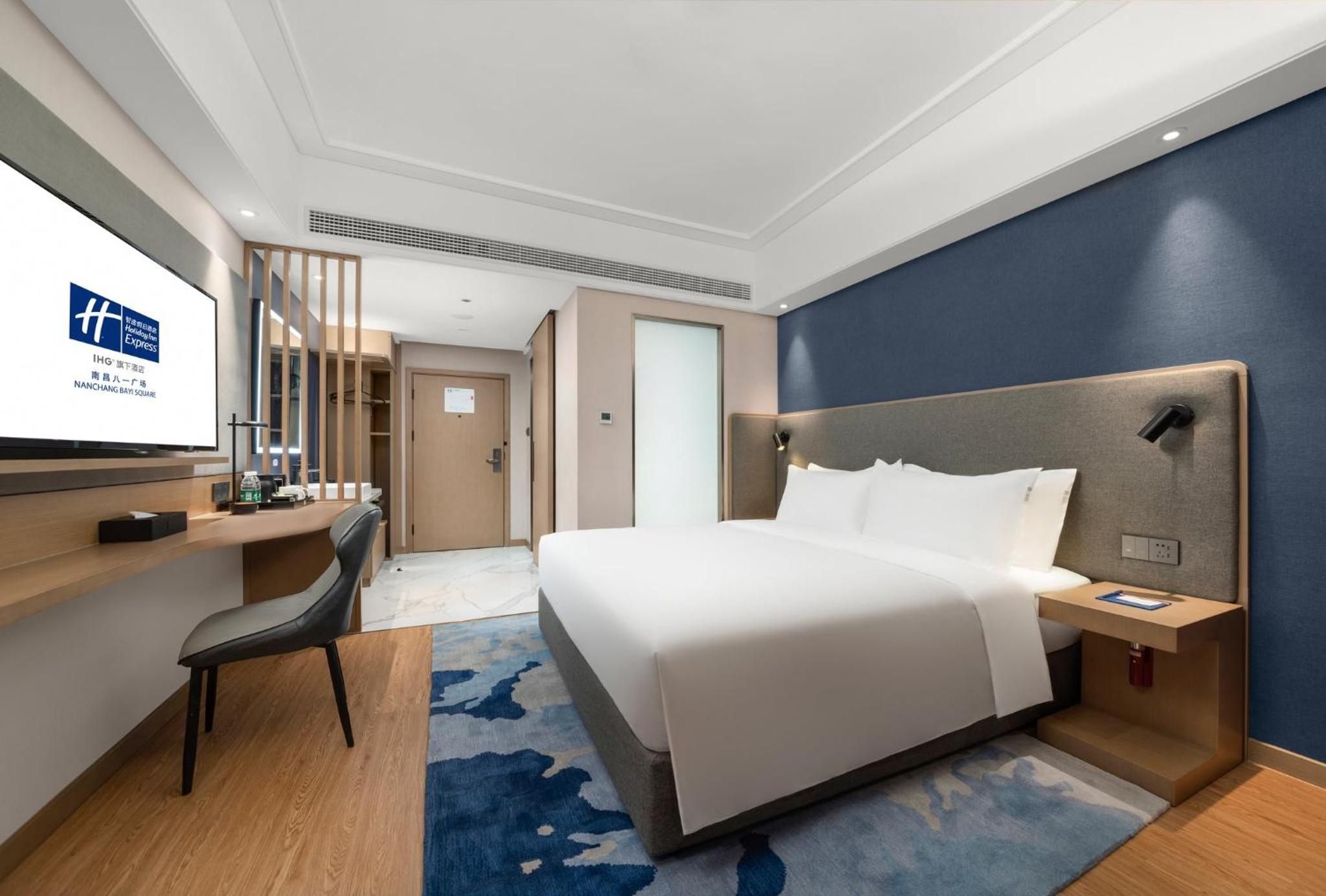 Standard King Room with City View - High Floor - Photo 9