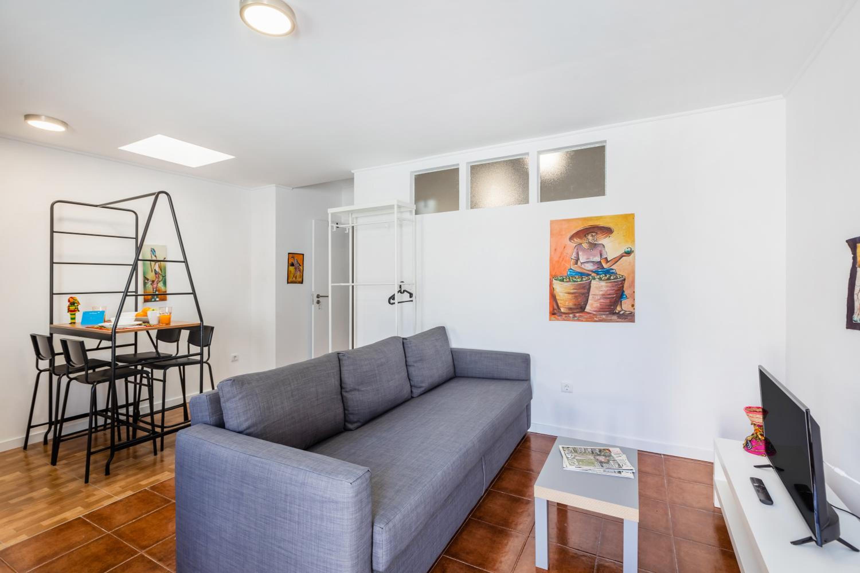 One-Bedroom Apartment photo 1