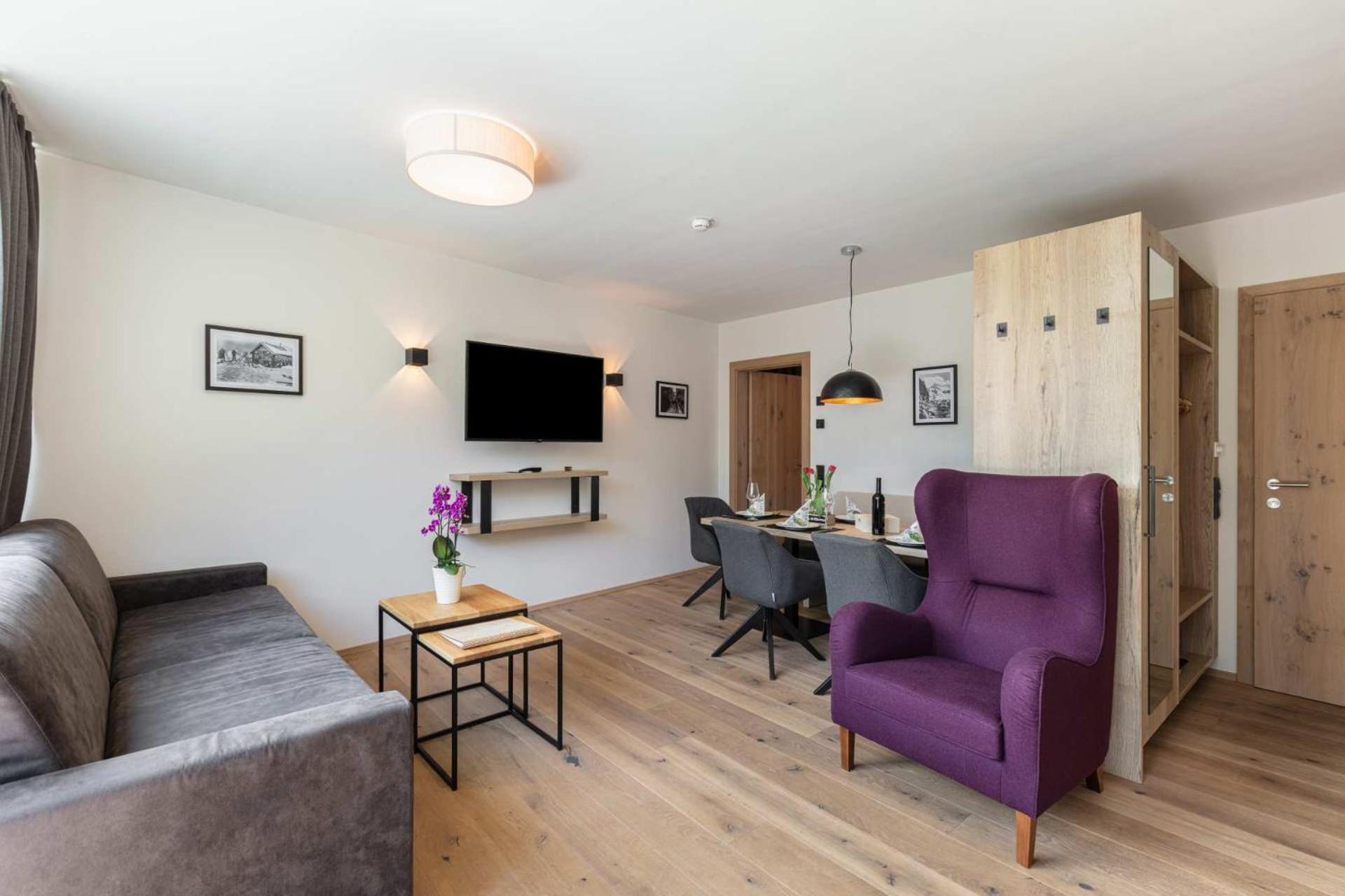 Two-Bedroom Apartment (6 Adults) directly by the pool photo 1