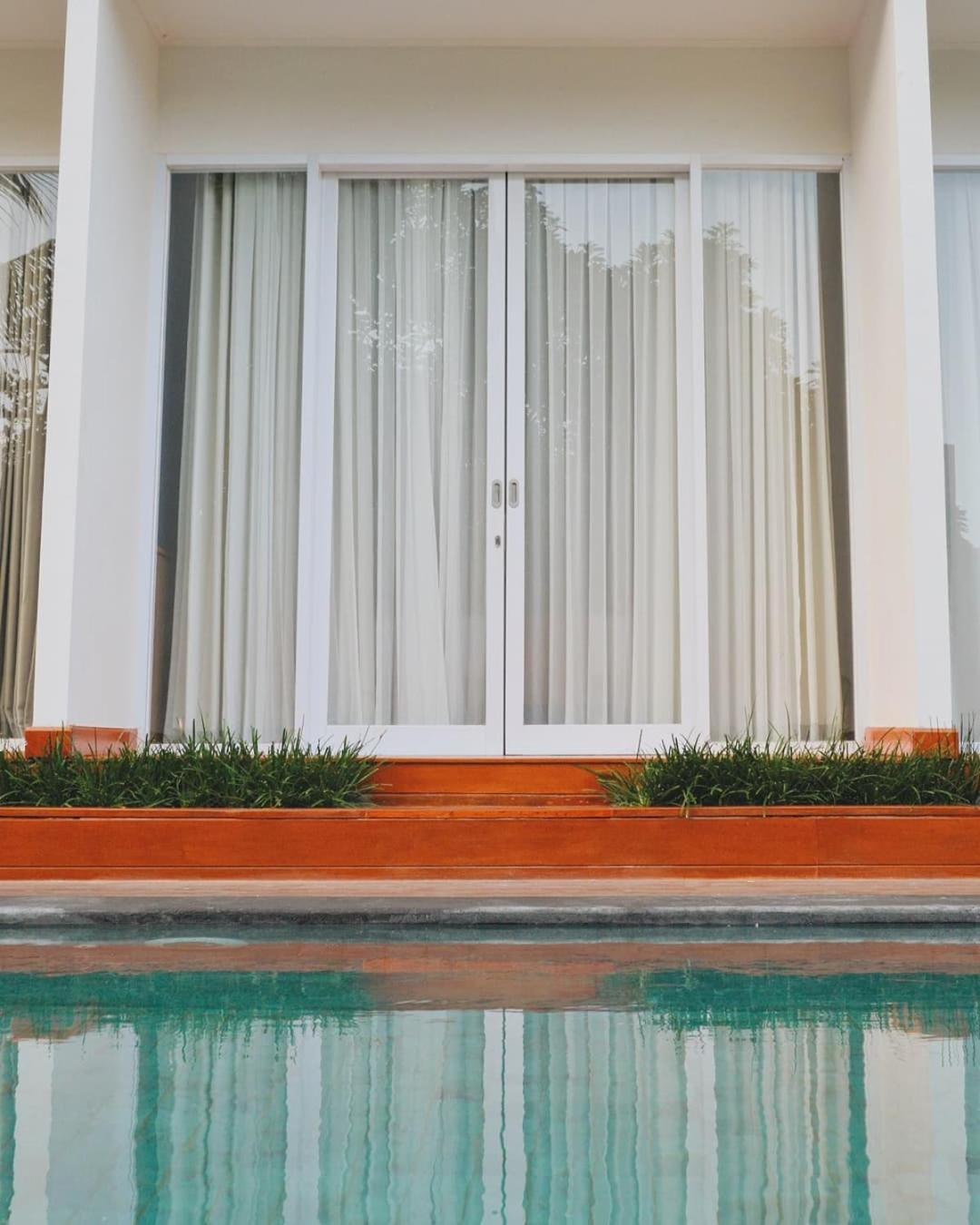 Double Room with Pool View - Photo 5