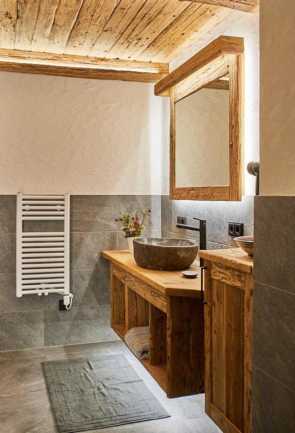 One-Bedroom Apartment with Shower photo 3