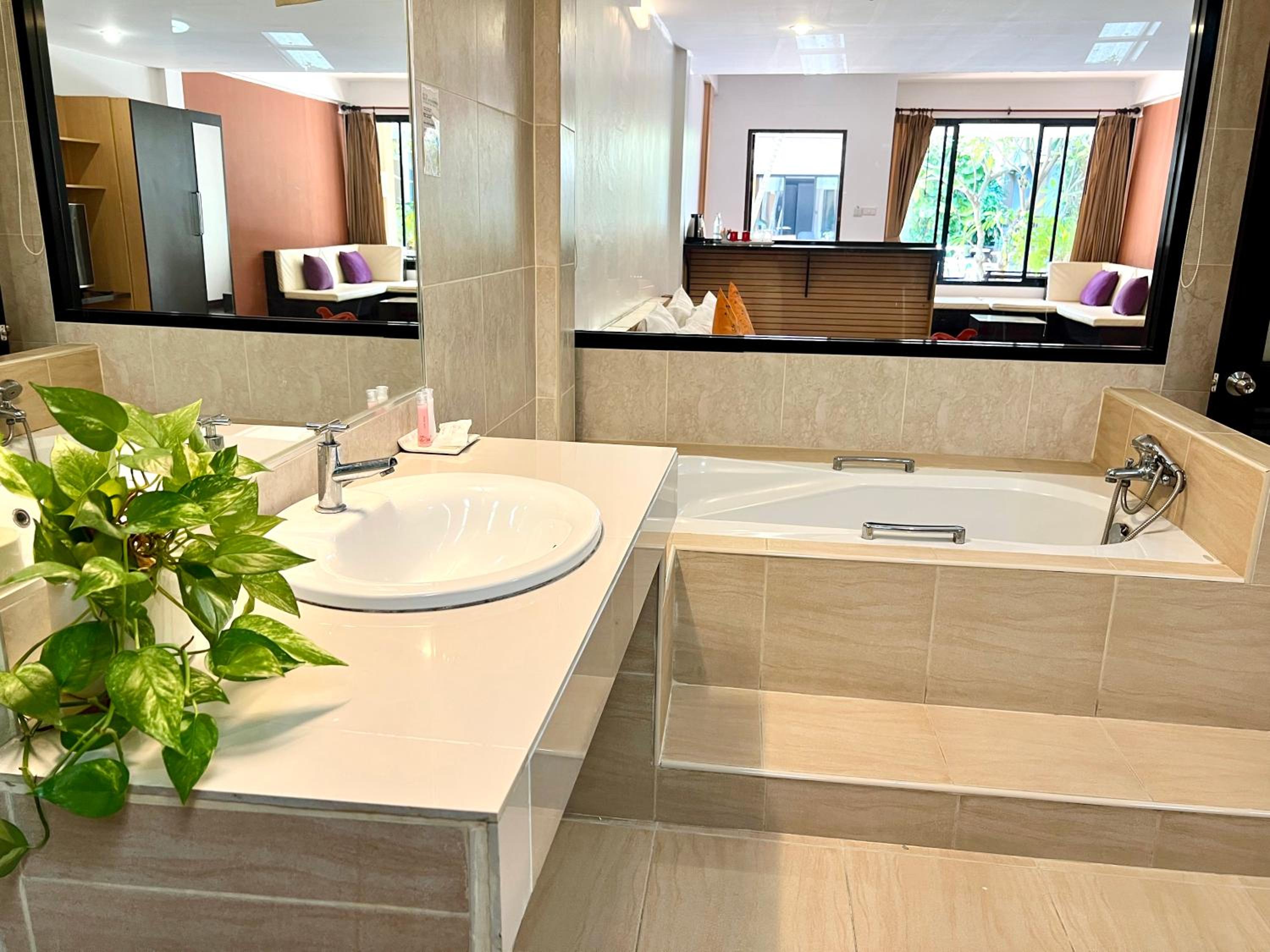 Grand Deluxe Double Room with Pool View photo 2