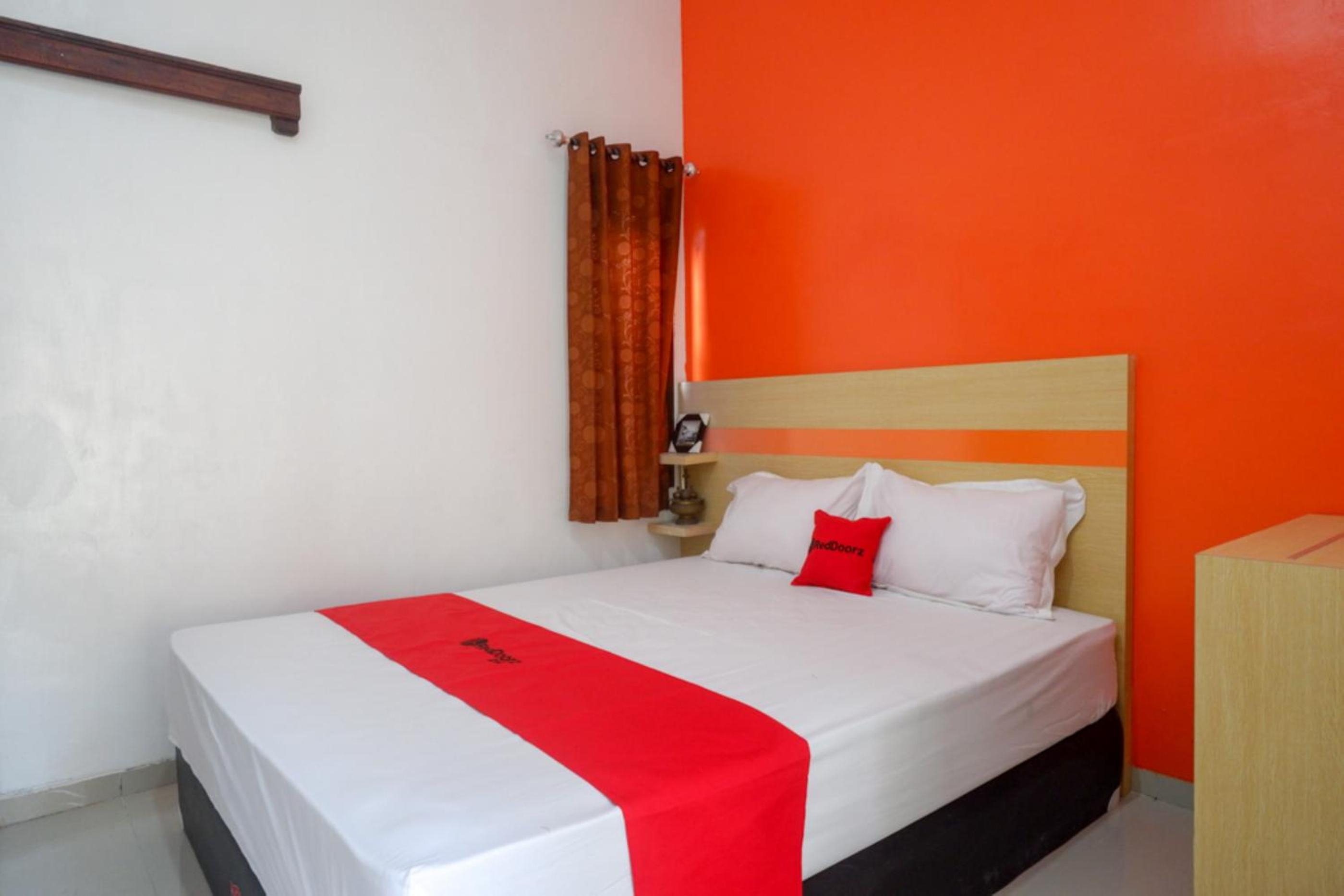 Standard Double Room - Photo 9