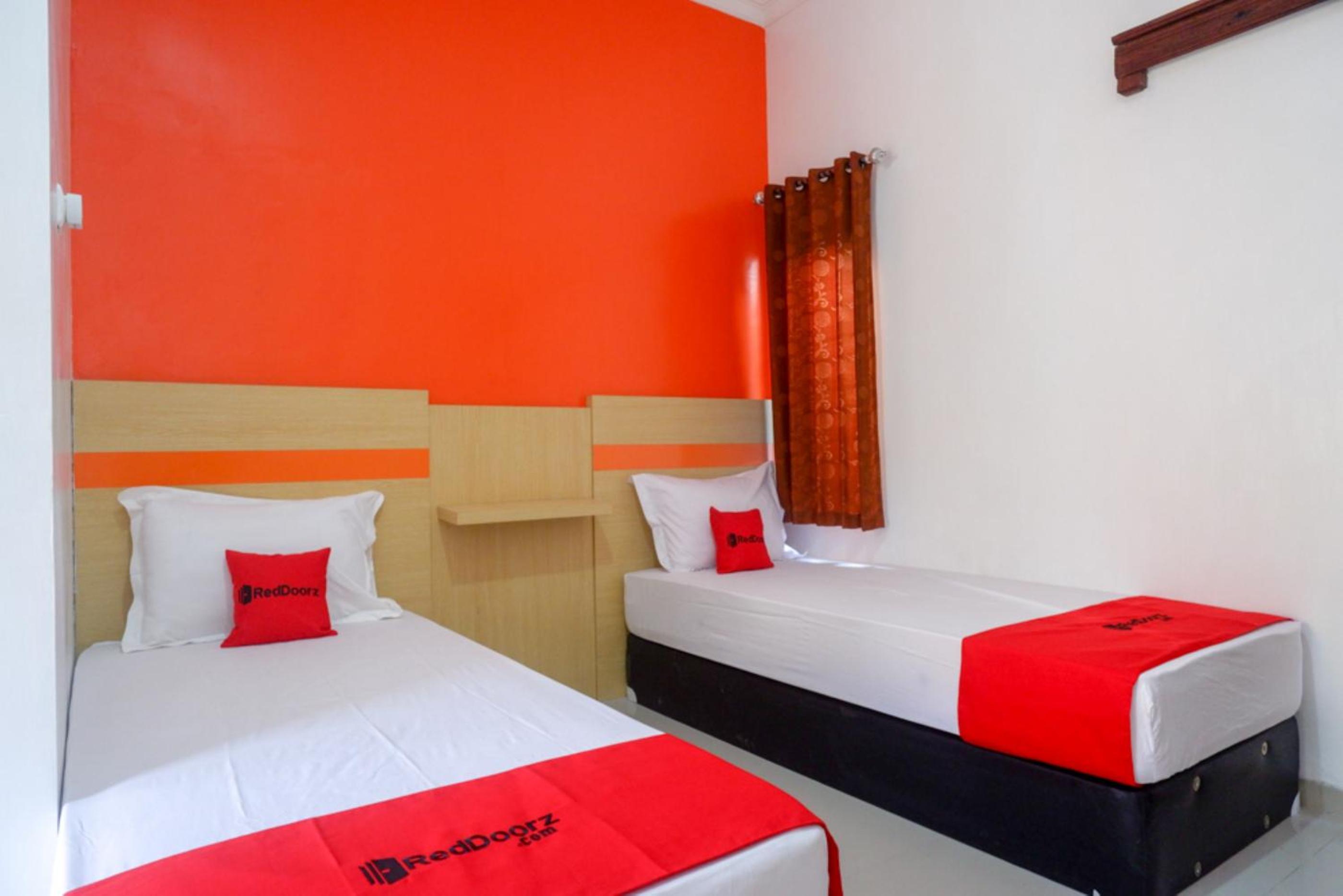 Standard Twin Room - Photo 1