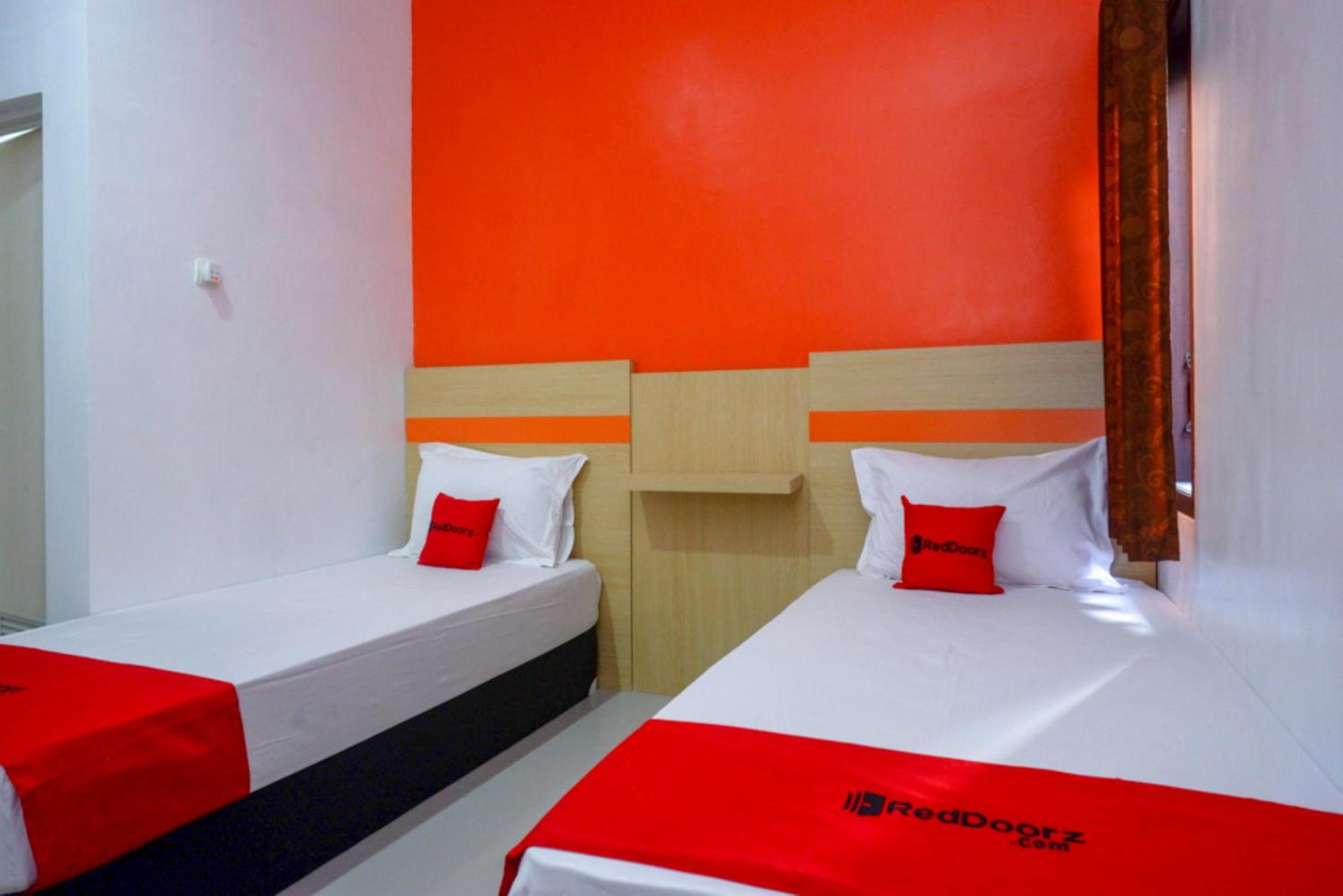 Standard Twin Room - Photo 4