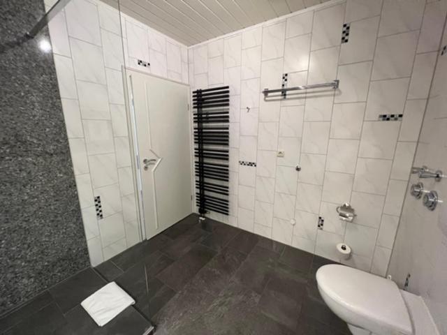 King Room - Disability Access - Photo 9