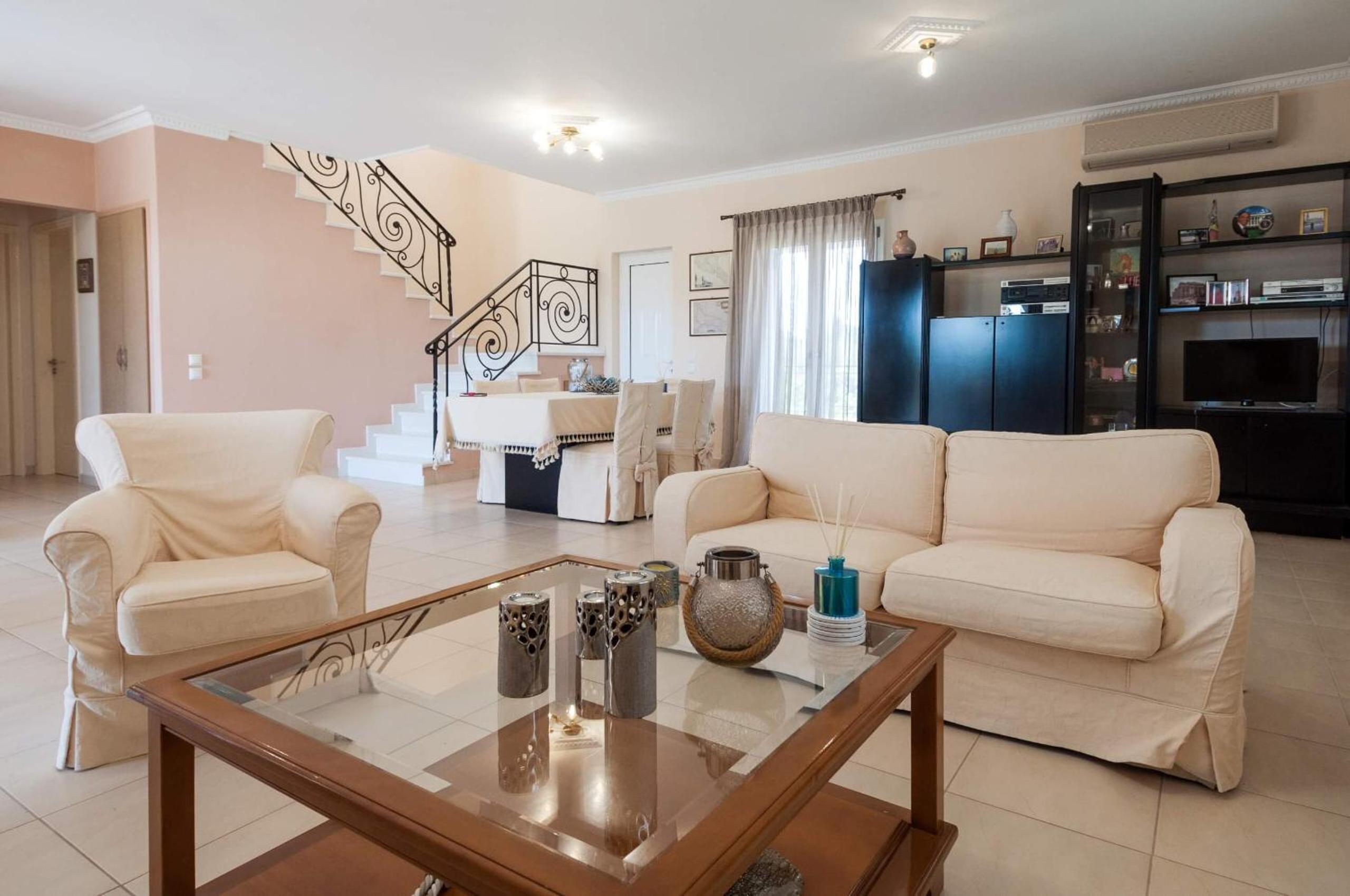 Four-Bedroom House photo 1