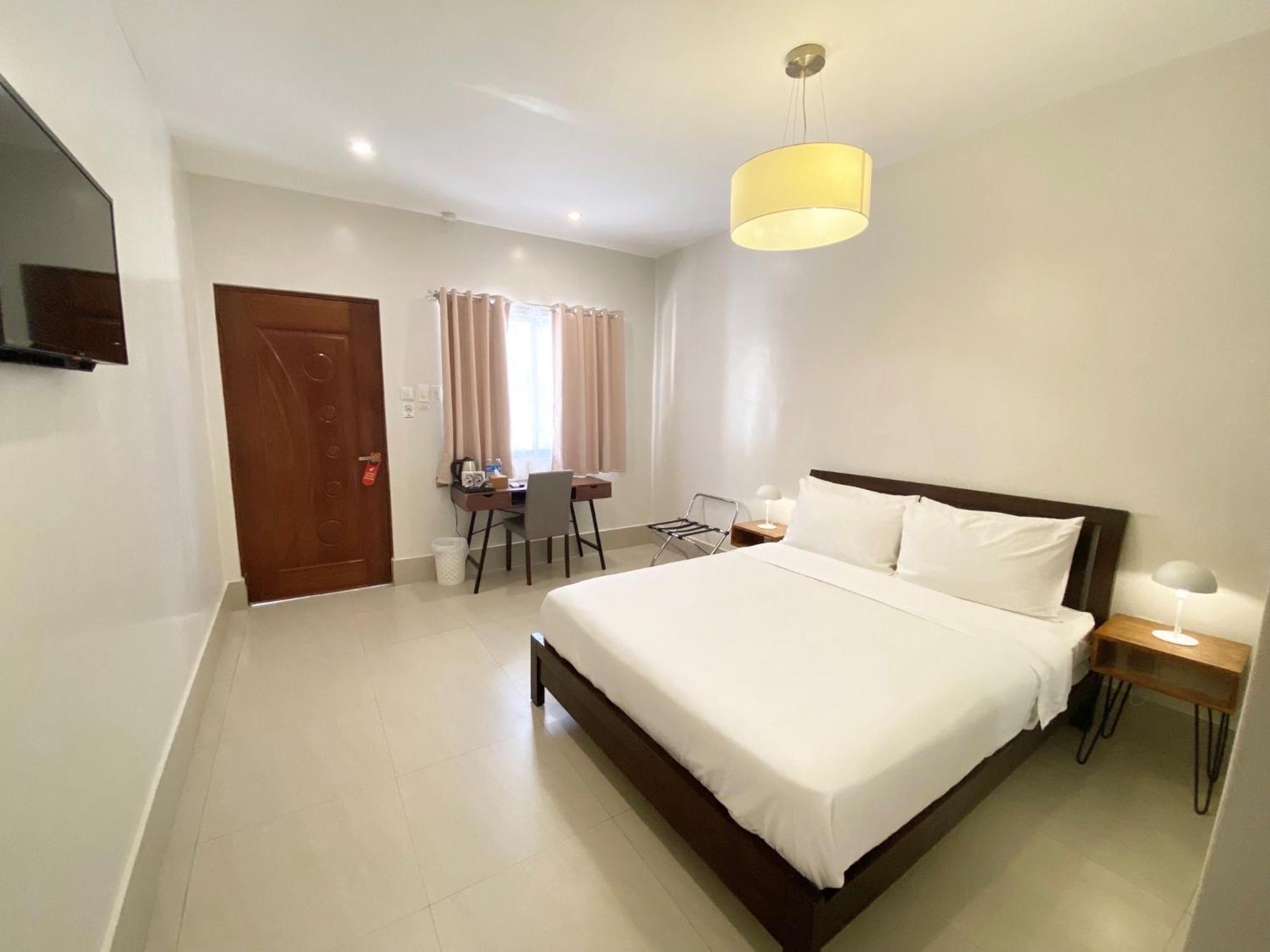 Deluxe Queen Suite