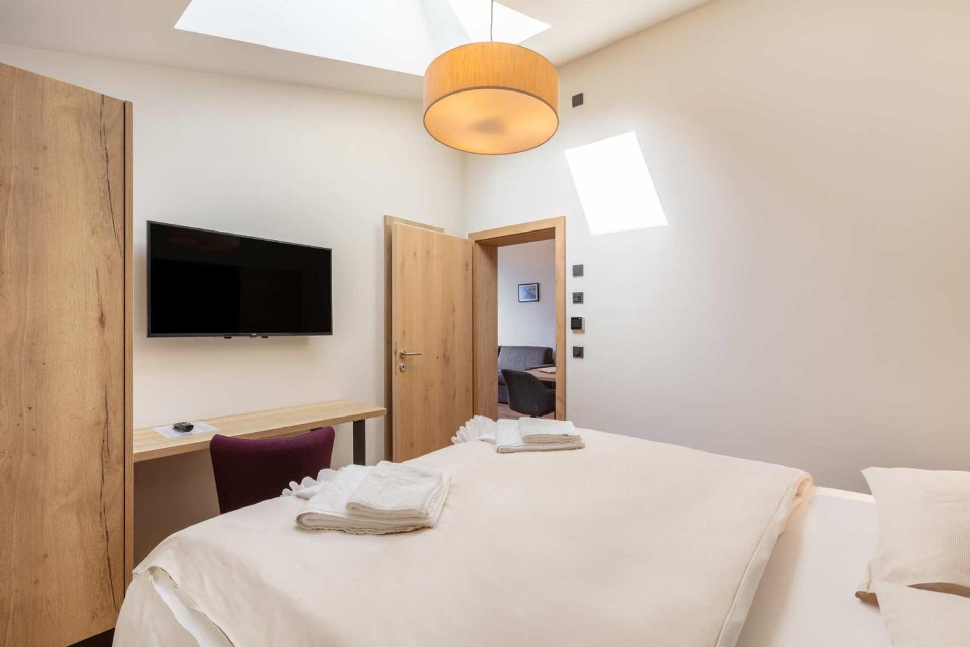 Two-Bedroom Apartment (6 Adults) photo 3