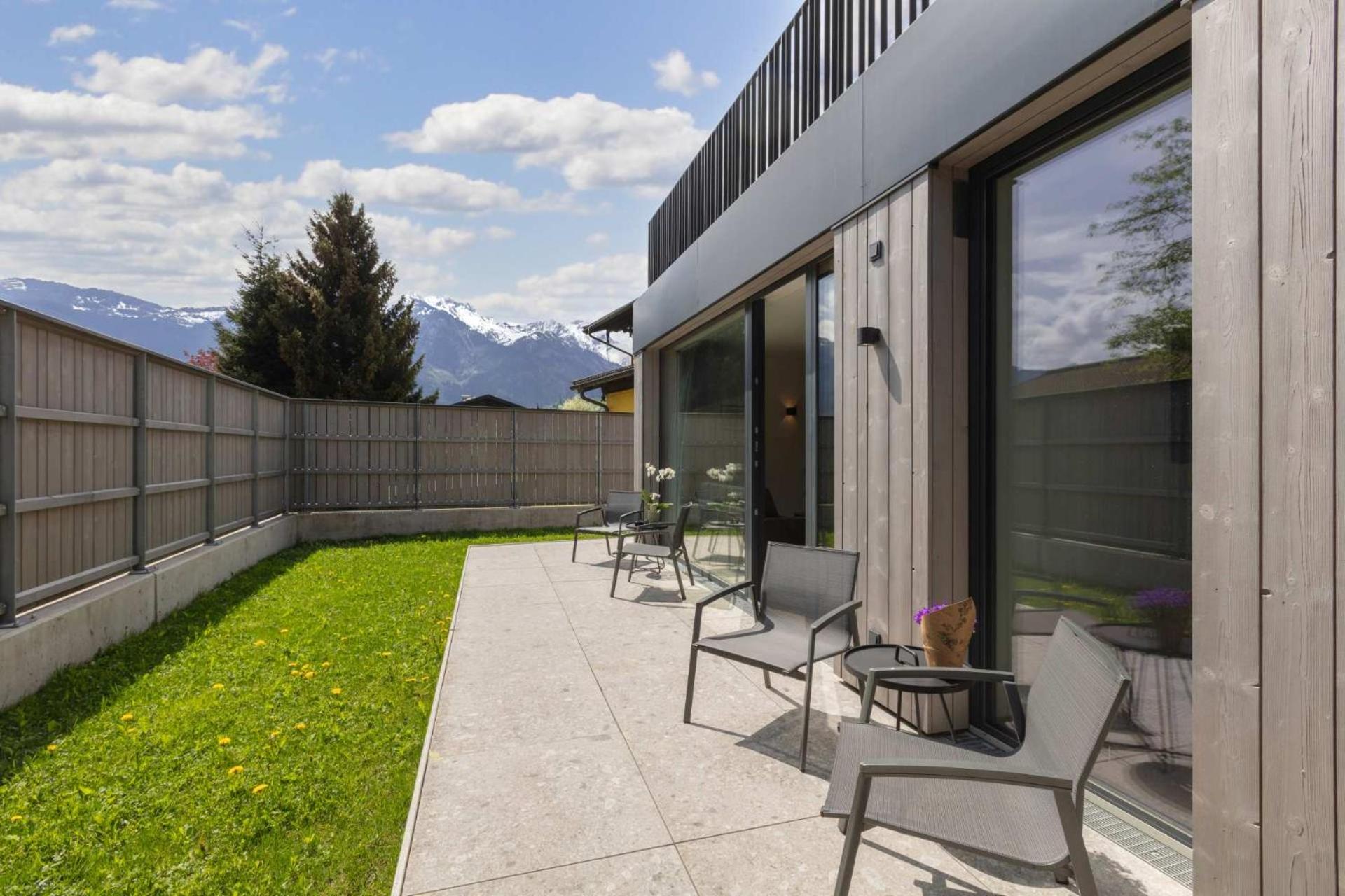 Two-Bedroom Apartment (6 Adults) directly by the pool photo 2