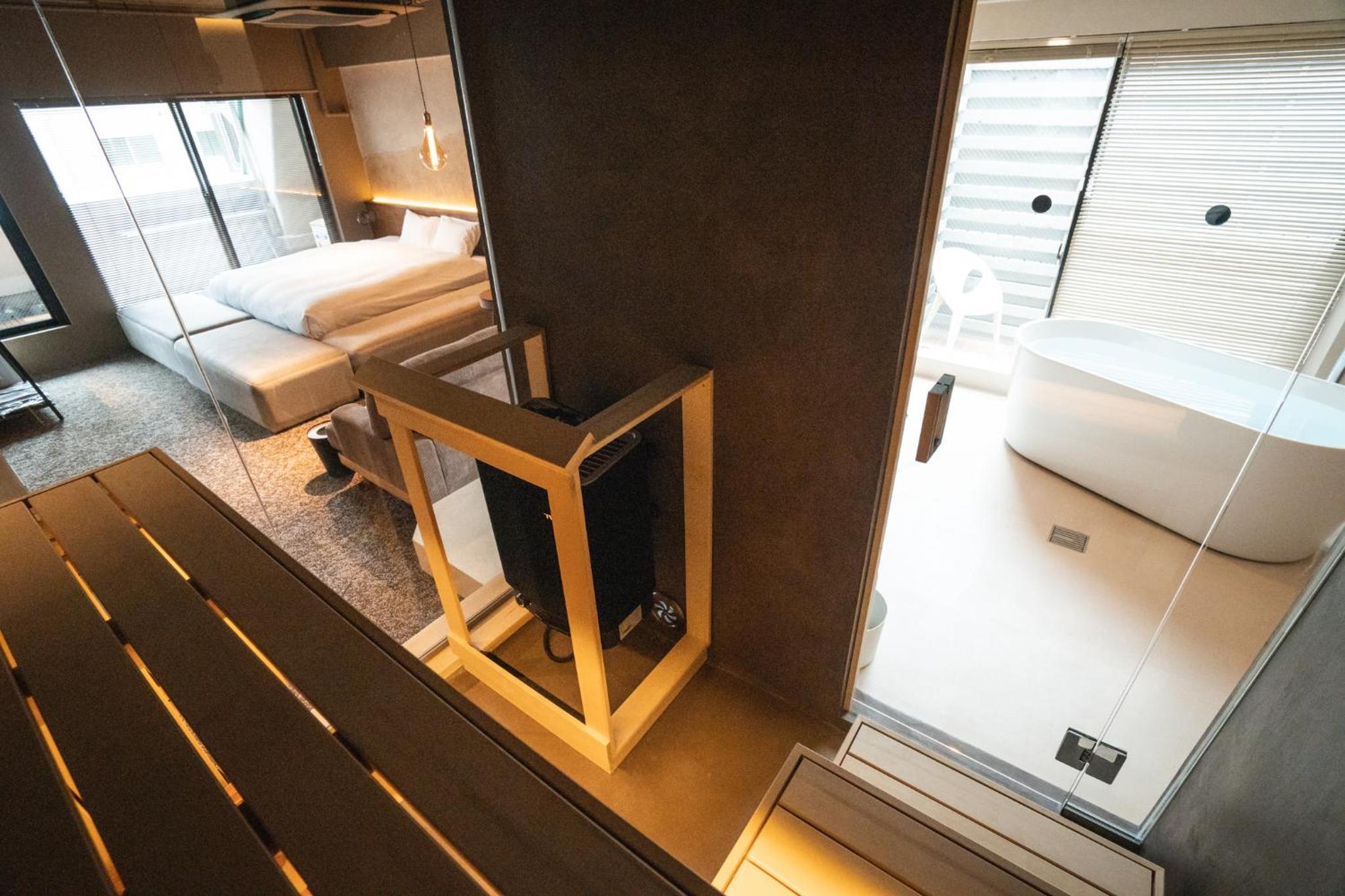 4th-Floor Suite with Private Sauna for Two photo 3