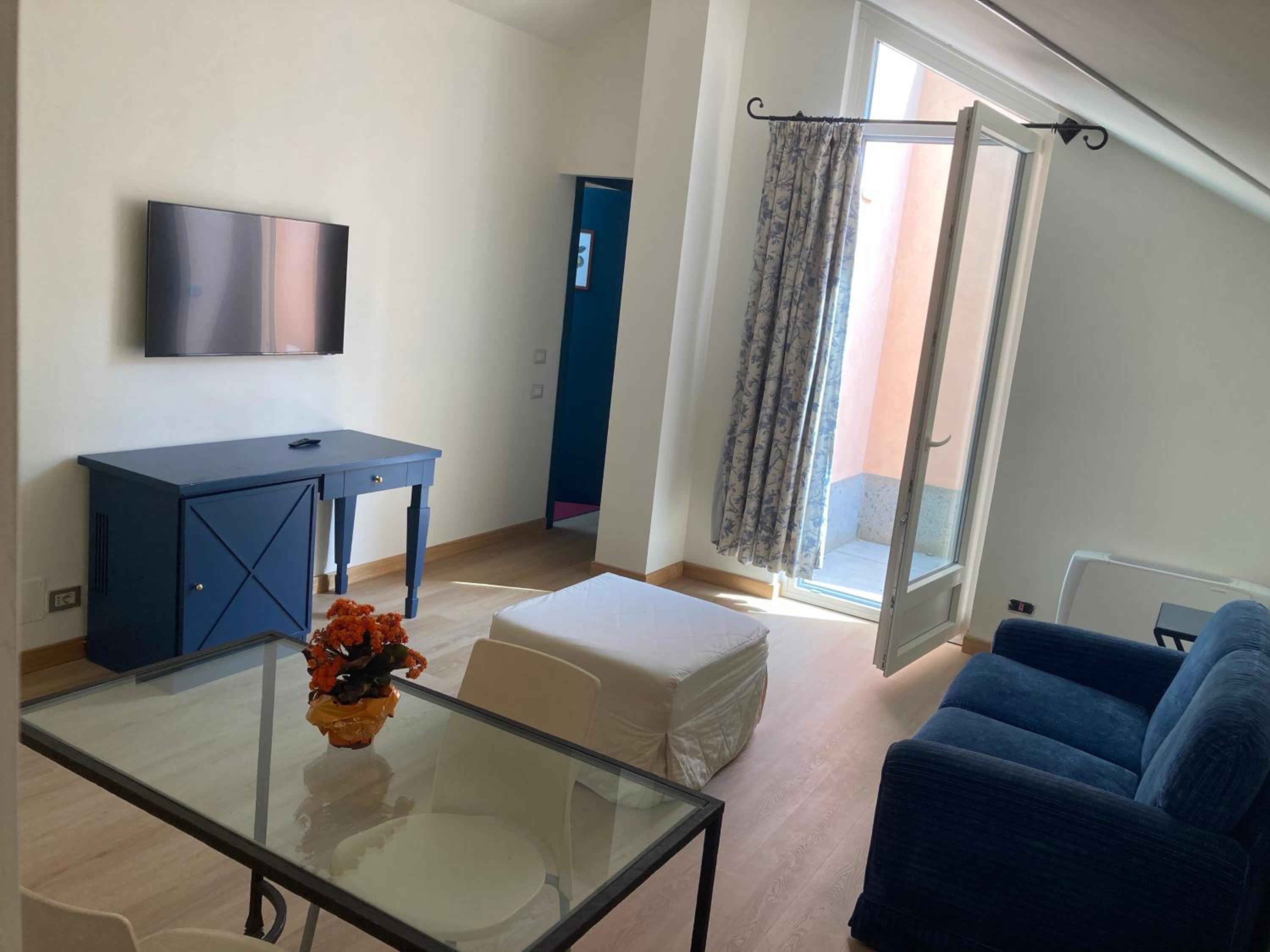Apartment with Terrace - Photo 3